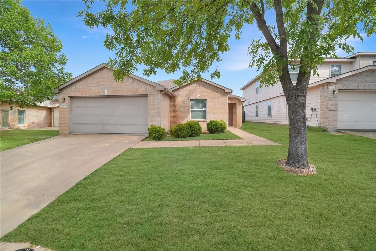 Single Family Residence For Sale in Dallas County , 9103 Prairie Bluff Drive, Dallas, Texas 75227, 4 Bedroom, 2 Bathroom, 2 Garage spaces, 1,882 Sqft, built in 2005, mls#21405209, Real Estate Agent in Dallas, Homes For Sale in Dallas county, Homes For Sale in Dallas, Realtor in Dallas Texas, Real Estate Brokerage Independent Realty Texas, Luminita Cordes Realtor