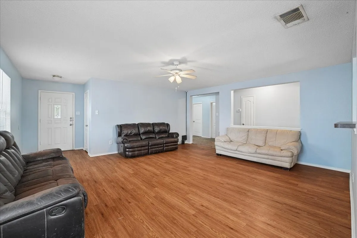 Single Family Residence For Sale in Dallas County , 9103 Prairie Bluff Drive, Dallas, Texas 75227, 4 Bedroom, 2 Bathroom, 2 Garage spaces, 1,882 Sqft, built in 2005, mls#21405209, Real Estate Agent in Dallas, Homes For Sale in Dallas county, Homes For Sale in Dallas, Realtor in Dallas Texas, Real Estate Brokerage Independent Realty Texas, Luminita Cordes Realtor