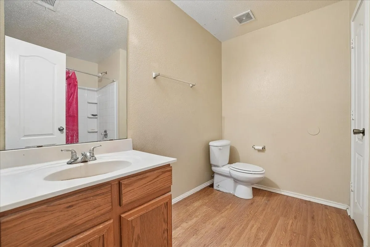 Single Family Residence For Sale in Dallas County , 9103 Prairie Bluff Drive, Dallas, Texas 75227, 4 Bedroom, 2 Bathroom, 2 Garage spaces, 1,882 Sqft, built in 2005, mls#21405209, Real Estate Agent in Dallas, Homes For Sale in Dallas county, Homes For Sale in Dallas, Realtor in Dallas Texas, Real Estate Brokerage Independent Realty Texas, Luminita Cordes Realtor