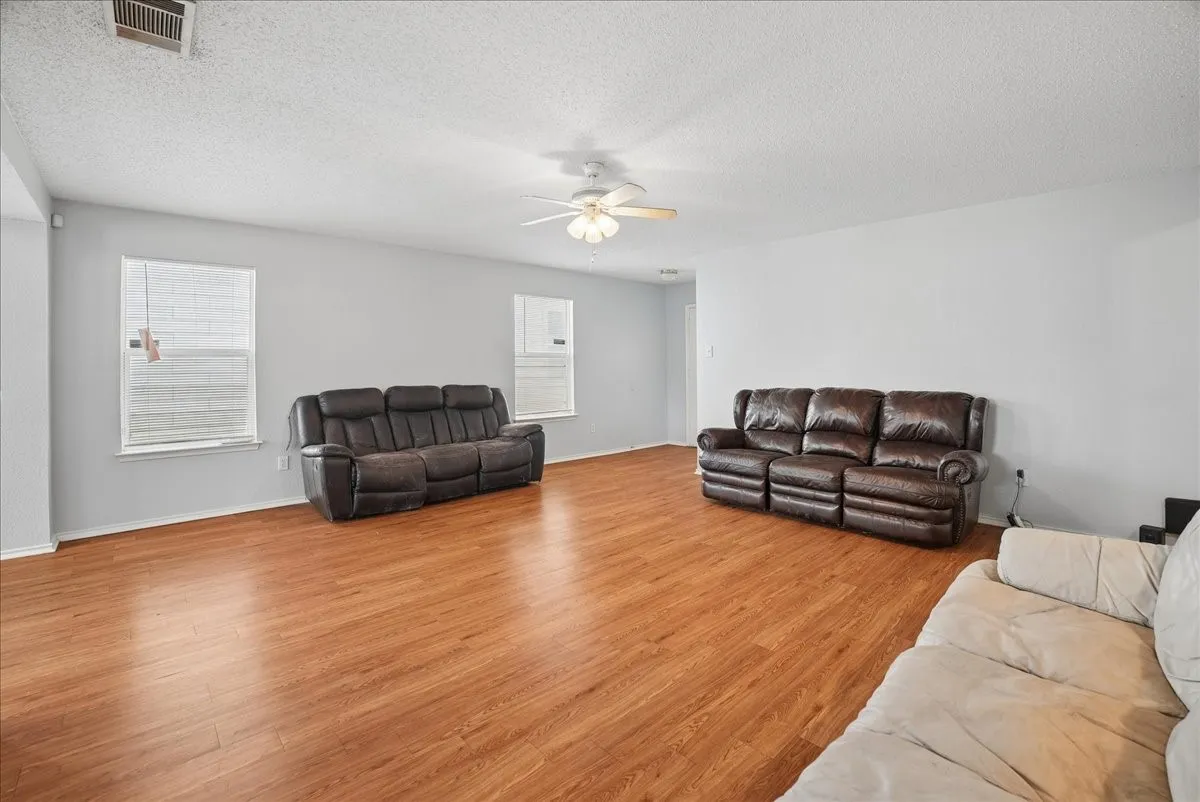 Single Family Residence For Sale in Dallas County , 9103 Prairie Bluff Drive, Dallas, Texas 75227, 4 Bedroom, 2 Bathroom, 2 Garage spaces, 1,882 Sqft, built in 2005, mls#21405209, Real Estate Agent in Dallas, Homes For Sale in Dallas county, Homes For Sale in Dallas, Realtor in Dallas Texas, Real Estate Brokerage Independent Realty Texas, Luminita Cordes Realtor