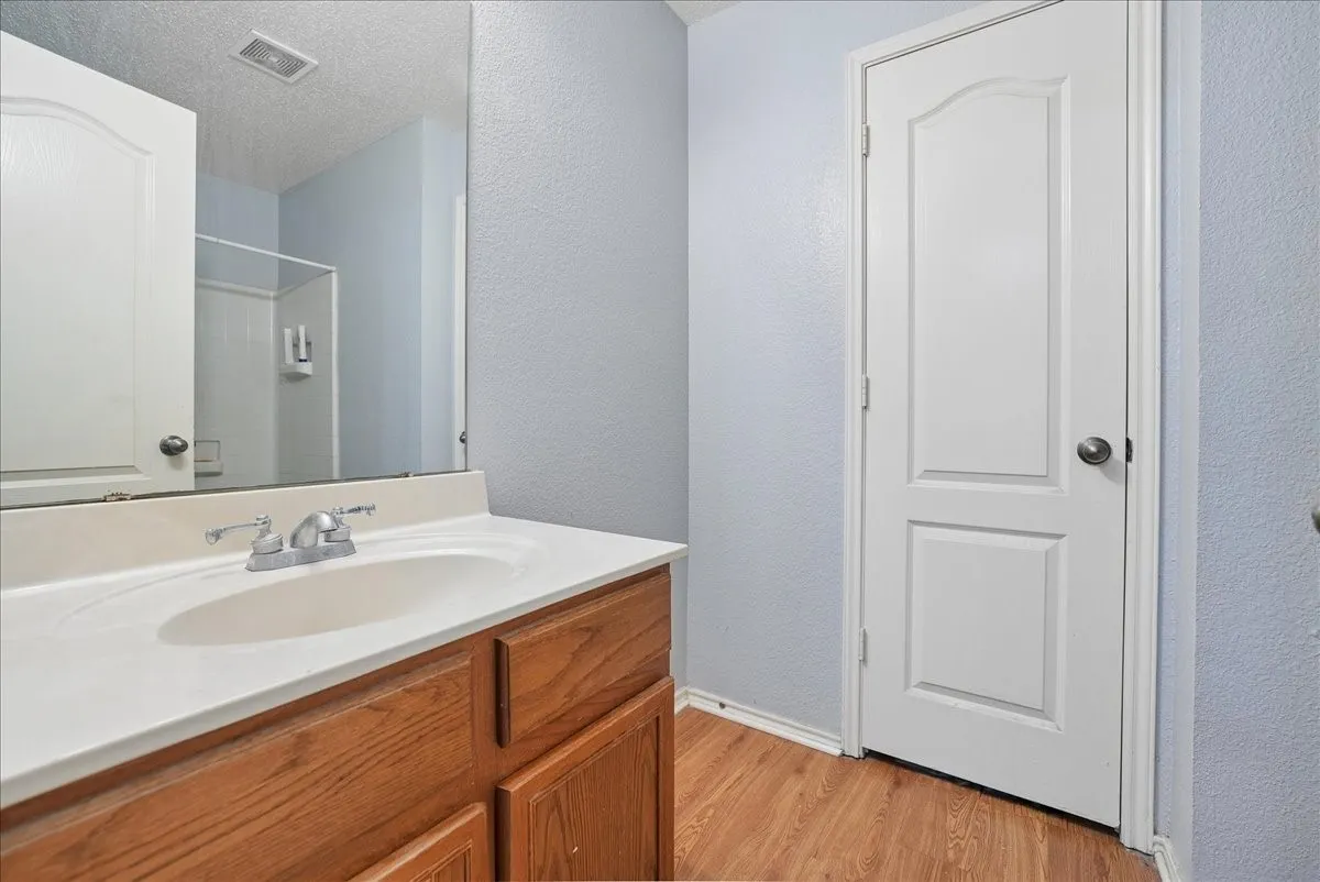 Single Family Residence For Sale in Dallas County , 9103 Prairie Bluff Drive, Dallas, Texas 75227, 4 Bedroom, 2 Bathroom, 2 Garage spaces, 1,882 Sqft, built in 2005, mls#21405209, Real Estate Agent in Dallas, Homes For Sale in Dallas county, Homes For Sale in Dallas, Realtor in Dallas Texas, Real Estate Brokerage Independent Realty Texas, Luminita Cordes Realtor