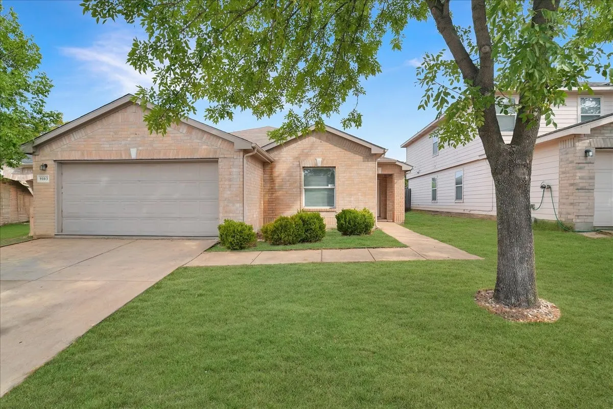 Single Family Residence For Sale in Dallas County , 9103 Prairie Bluff Drive, Dallas, Texas 75227, 4 Bedroom, 2 Bathroom, 2 Garage spaces, 1,882 Sqft, built in 2005, mls#21405209, Real Estate Agent in Dallas, Homes For Sale in Dallas county, Homes For Sale in Dallas, Realtor in Dallas Texas, Real Estate Brokerage Independent Realty Texas, Luminita Cordes Realtor