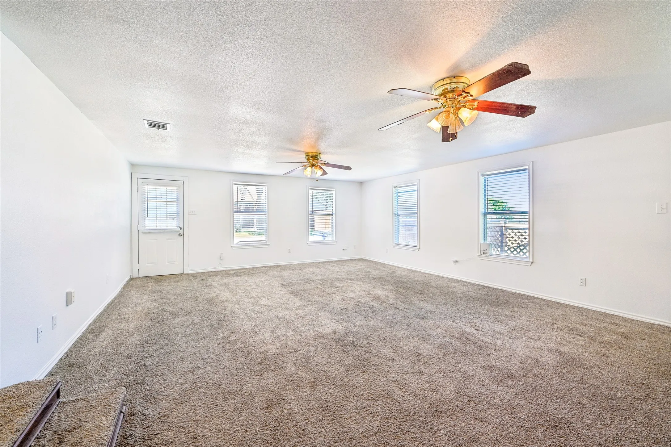 Single Family Residence For Sale in Ellis County , 503 E Avenue F, Midlothian, Texas 76065, 3 Bedroom, 2 Bathroom, Garage spaces, 1,564 Sqft, built in 1940, mls#21397162, Real Estate Agent in Midlothian, Homes For Sale in Ellis county, Homes For Sale in Midlothian, Realtor in Midlothian Texas, Real Estate Brokerage Independent Realty Texas, Luminita Cordes Realtor