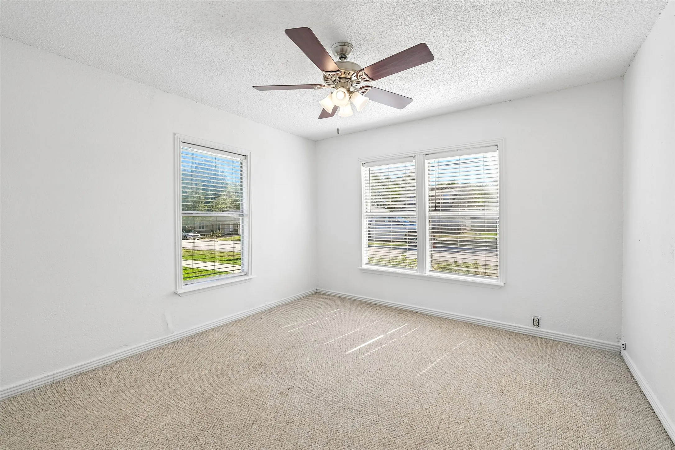 Single Family Residence For Sale in Ellis County , 503 E Avenue F, Midlothian, Texas 76065, 3 Bedroom, 2 Bathroom, Garage spaces, 1,564 Sqft, built in 1940, mls#21397162, Real Estate Agent in Midlothian, Homes For Sale in Ellis county, Homes For Sale in Midlothian, Realtor in Midlothian Texas, Real Estate Brokerage Independent Realty Texas, Luminita Cordes Realtor
