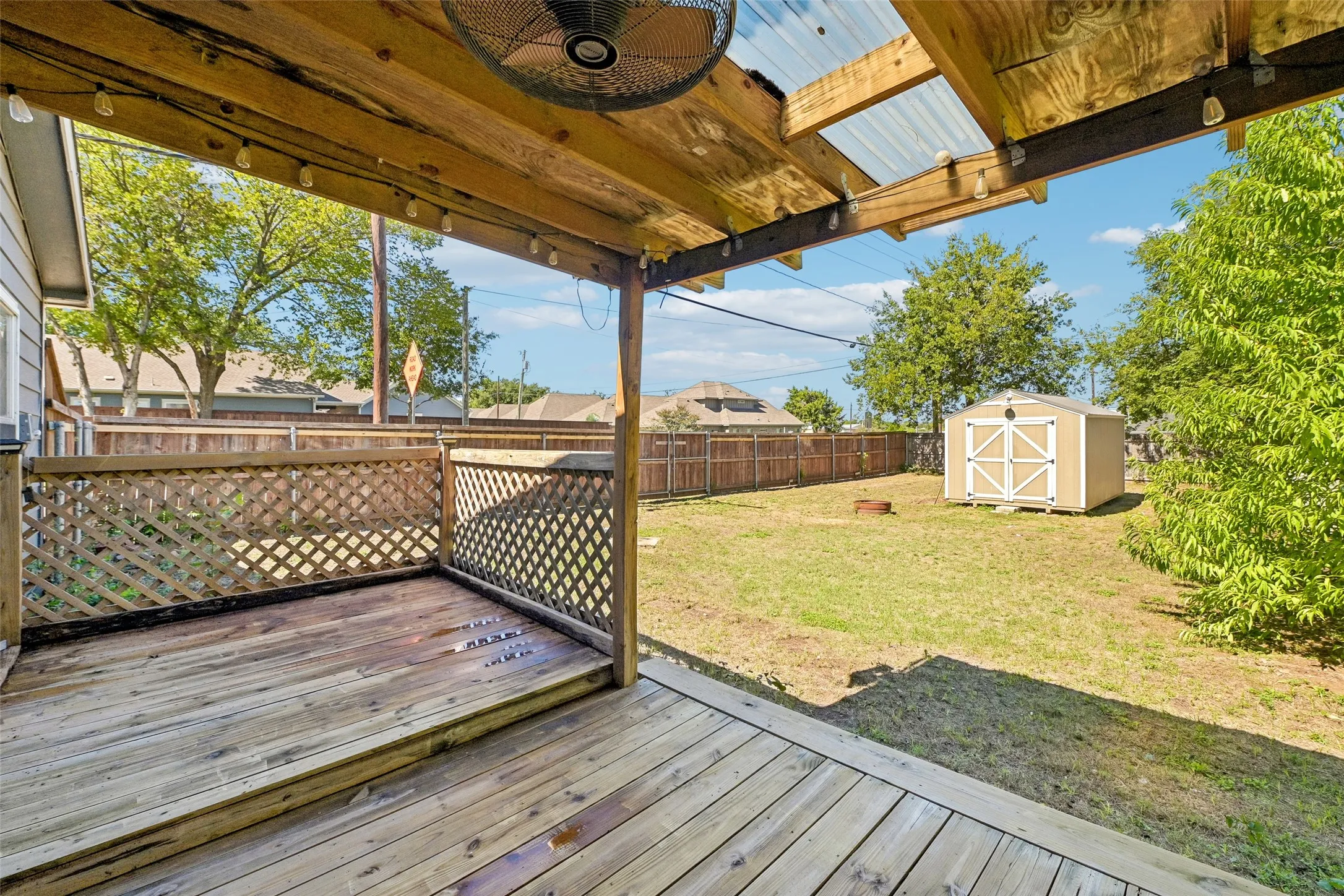 Single Family Residence For Sale in Ellis County , 503 E Avenue F, Midlothian, Texas 76065, 3 Bedroom, 2 Bathroom, Garage spaces, 1,564 Sqft, built in 1940, mls#21397162, Real Estate Agent in Midlothian, Homes For Sale in Ellis county, Homes For Sale in Midlothian, Realtor in Midlothian Texas, Real Estate Brokerage Independent Realty Texas, Luminita Cordes Realtor