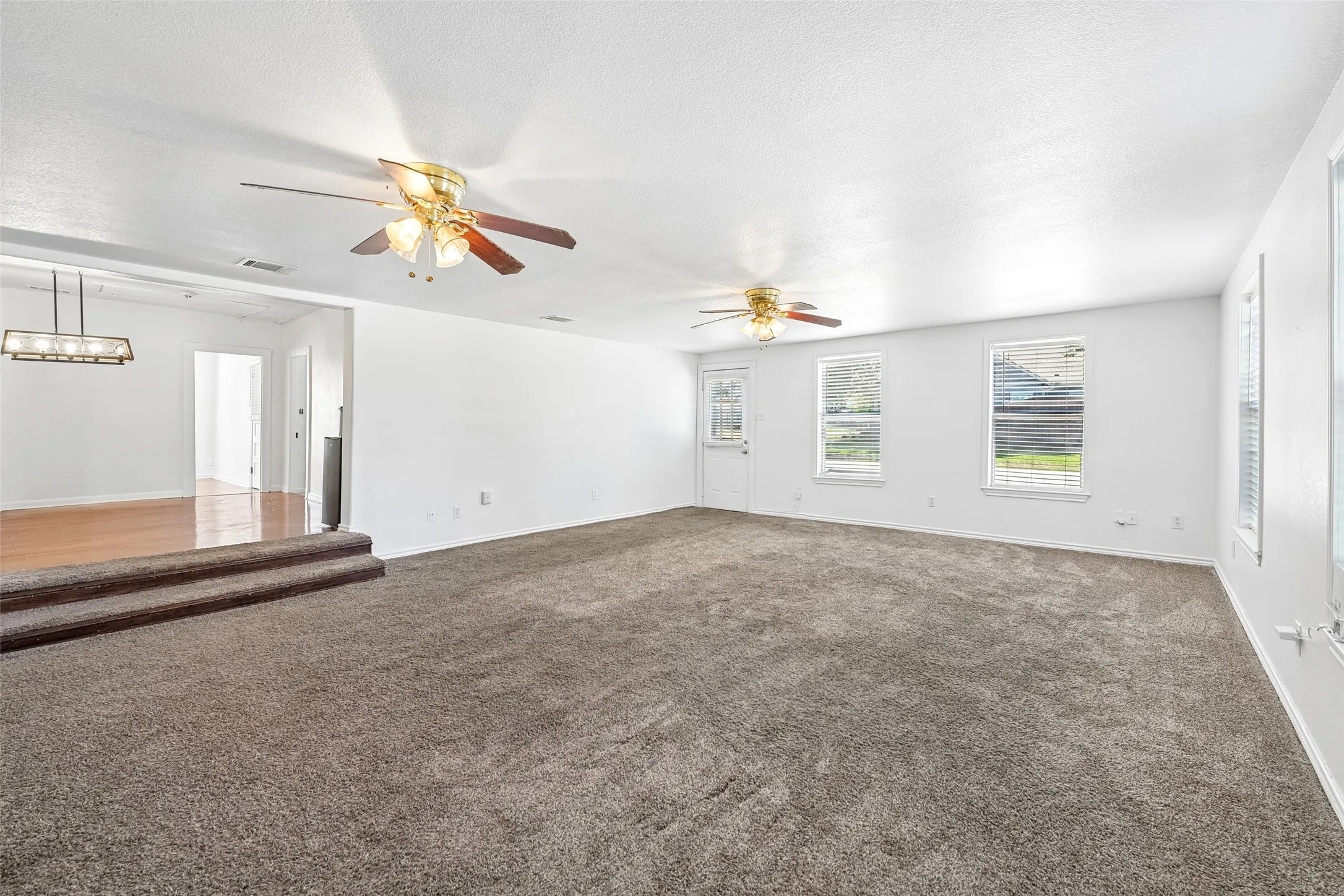 Single Family Residence For Sale in Ellis County , 503 E Avenue F, Midlothian, Texas 76065, 3 Bedroom, 2 Bathroom, Garage spaces, 1,564 Sqft, built in 1940, mls#21397162, Real Estate Agent in Midlothian, Homes For Sale in Ellis county, Homes For Sale in Midlothian, Realtor in Midlothian Texas, Real Estate Brokerage Independent Realty Texas, Luminita Cordes Realtor