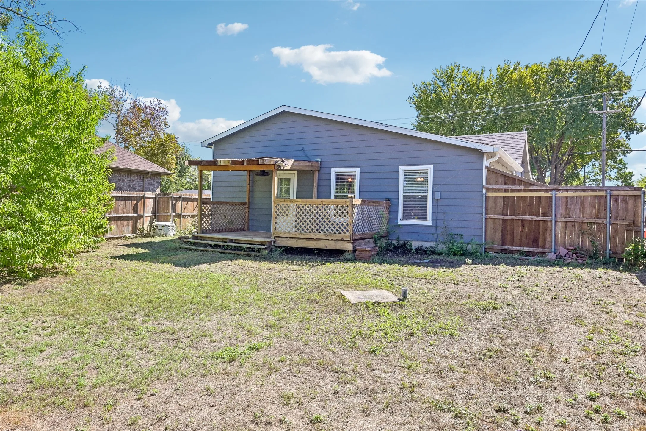 Single Family Residence For Sale in Ellis County , 503 E Avenue F, Midlothian, Texas 76065, 3 Bedroom, 2 Bathroom, Garage spaces, 1,564 Sqft, built in 1940, mls#21397162, Real Estate Agent in Midlothian, Homes For Sale in Ellis county, Homes For Sale in Midlothian, Realtor in Midlothian Texas, Real Estate Brokerage Independent Realty Texas, Luminita Cordes Realtor