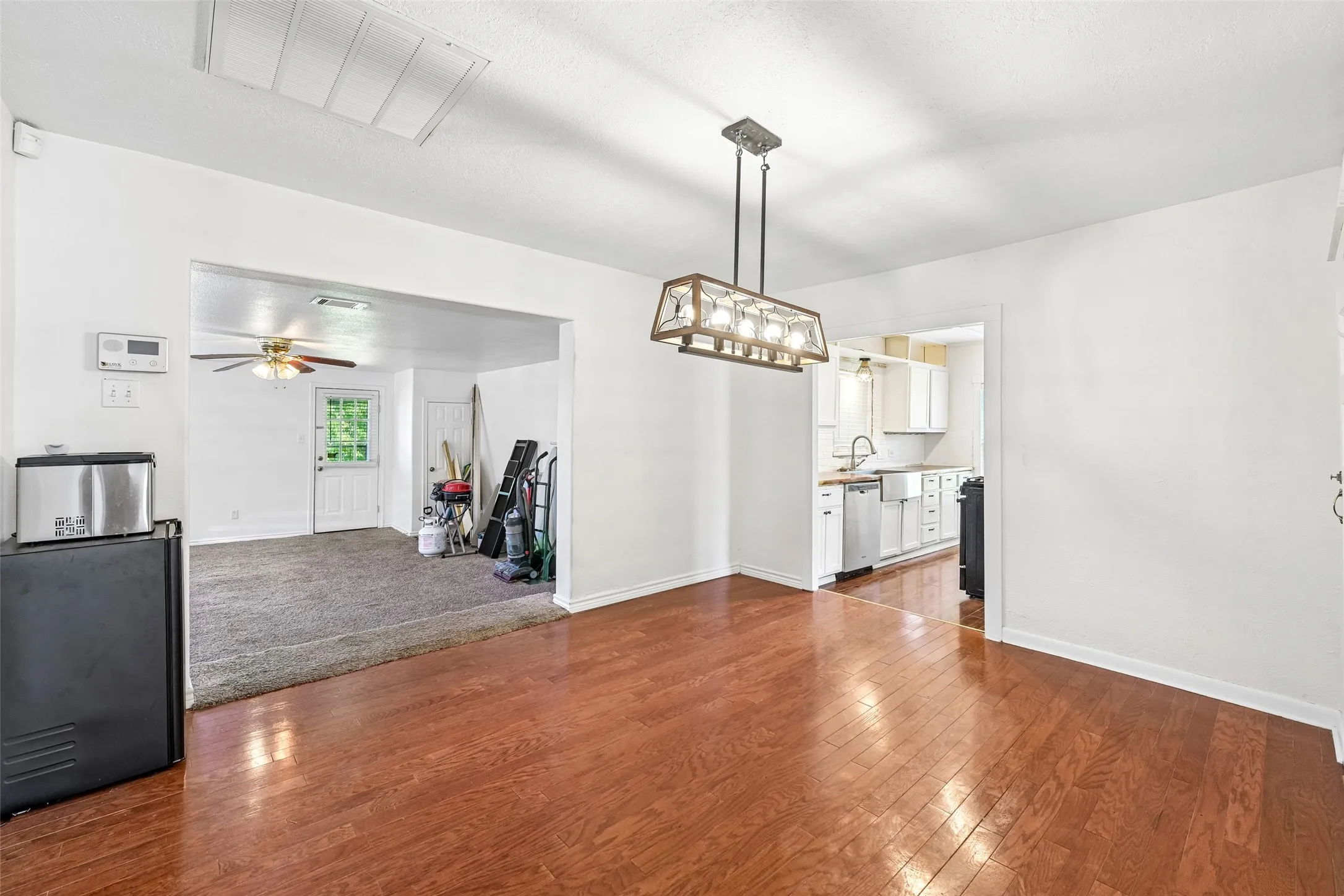 Single Family Residence For Sale in Ellis County , 503 E Avenue F, Midlothian, Texas 76065, 3 Bedroom, 2 Bathroom, Garage spaces, 1,564 Sqft, built in 1940, mls#21397162, Real Estate Agent in Midlothian, Homes For Sale in Ellis county, Homes For Sale in Midlothian, Realtor in Midlothian Texas, Real Estate Brokerage Independent Realty Texas, Luminita Cordes Realtor
