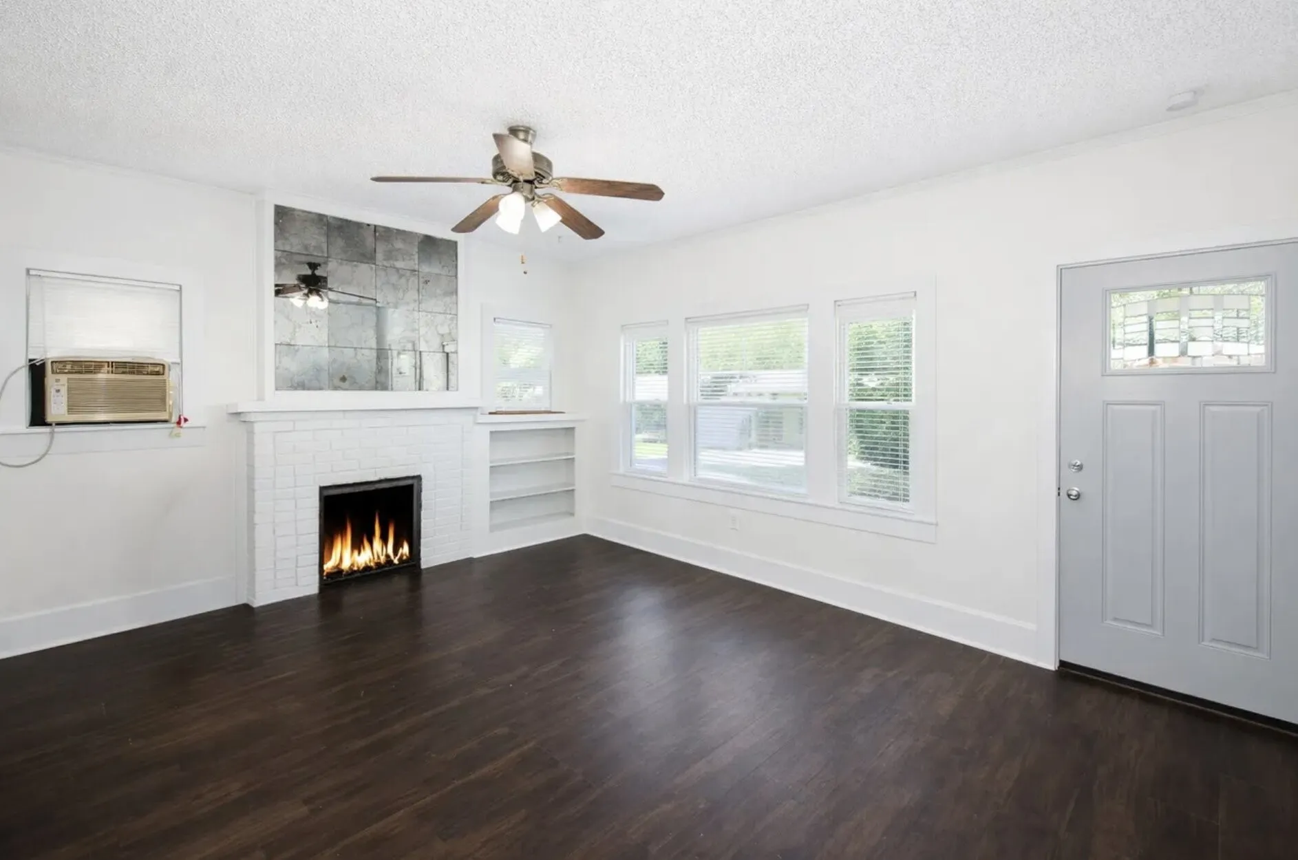 Single Family Residence For Sale in Tarrant County , 2628 Avenue G, Fort Worth, Texas 76105, 5 Bedroom, 3 Bathroom, Garage spaces, 1,440 Sqft, built in 1925, mls#21406024, Real Estate Agent in Fort Worth, Homes For Sale in Tarrant county, Homes For Sale in Fort Worth, Realtor in Fort Worth Texas, Real Estate Brokerage Independent Realty Texas, Luminita Cordes Realtor