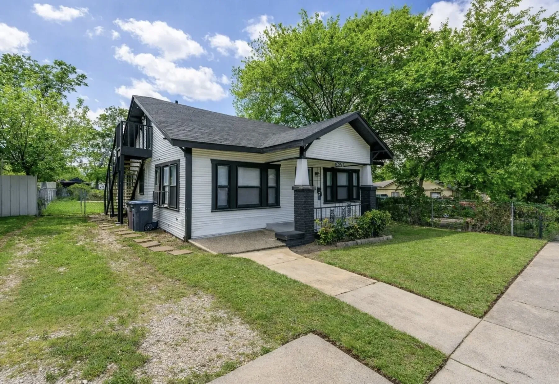 Single Family Residence For Sale in Tarrant County , 2628 Avenue G, Fort Worth, Texas 76105, 5 Bedroom, 3 Bathroom, Garage spaces, 1,440 Sqft, built in 1925, mls#21406024, Real Estate Agent in Fort Worth, Homes For Sale in Tarrant county, Homes For Sale in Fort Worth, Realtor in Fort Worth Texas, Real Estate Brokerage Independent Realty Texas, Luminita Cordes Realtor