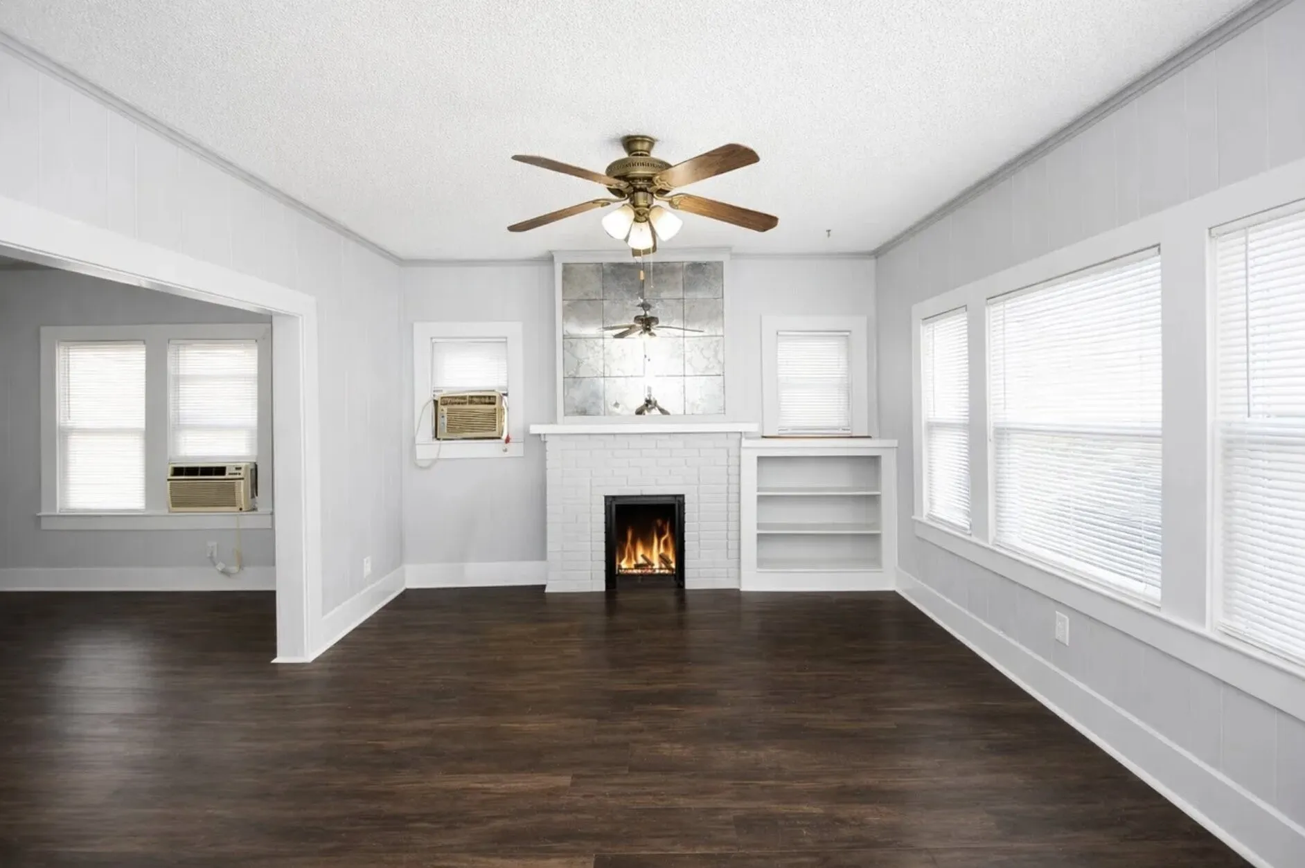 Single Family Residence For Sale in Tarrant County , 2628 Avenue G, Fort Worth, Texas 76105, 5 Bedroom, 3 Bathroom, Garage spaces, 1,440 Sqft, built in 1925, mls#21406024, Real Estate Agent in Fort Worth, Homes For Sale in Tarrant county, Homes For Sale in Fort Worth, Realtor in Fort Worth Texas, Real Estate Brokerage Independent Realty Texas, Luminita Cordes Realtor
