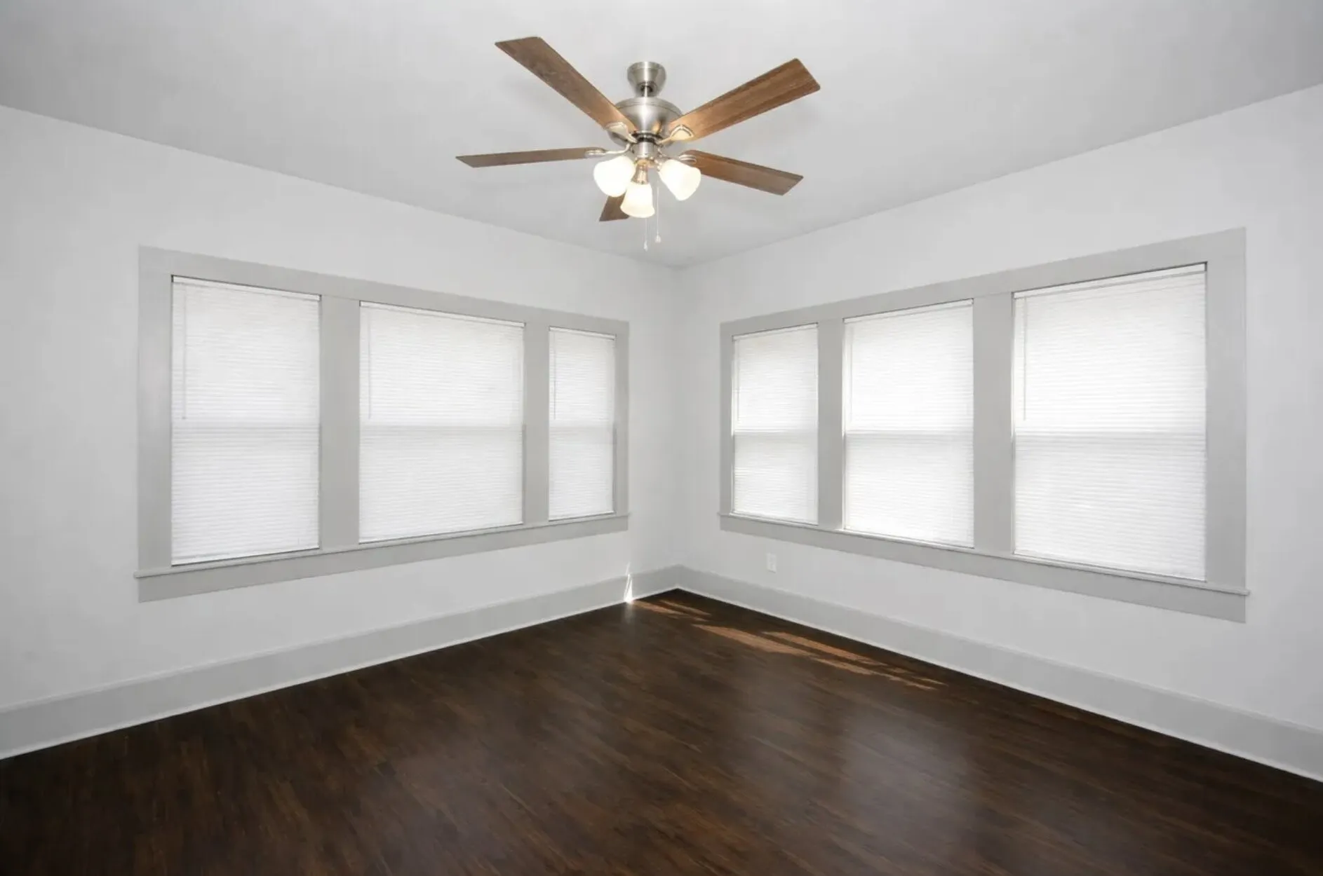 Single Family Residence For Sale in Tarrant County , 2628 Avenue G, Fort Worth, Texas 76105, 5 Bedroom, 3 Bathroom, Garage spaces, 1,440 Sqft, built in 1925, mls#21406024, Real Estate Agent in Fort Worth, Homes For Sale in Tarrant county, Homes For Sale in Fort Worth, Realtor in Fort Worth Texas, Real Estate Brokerage Independent Realty Texas, Luminita Cordes Realtor
