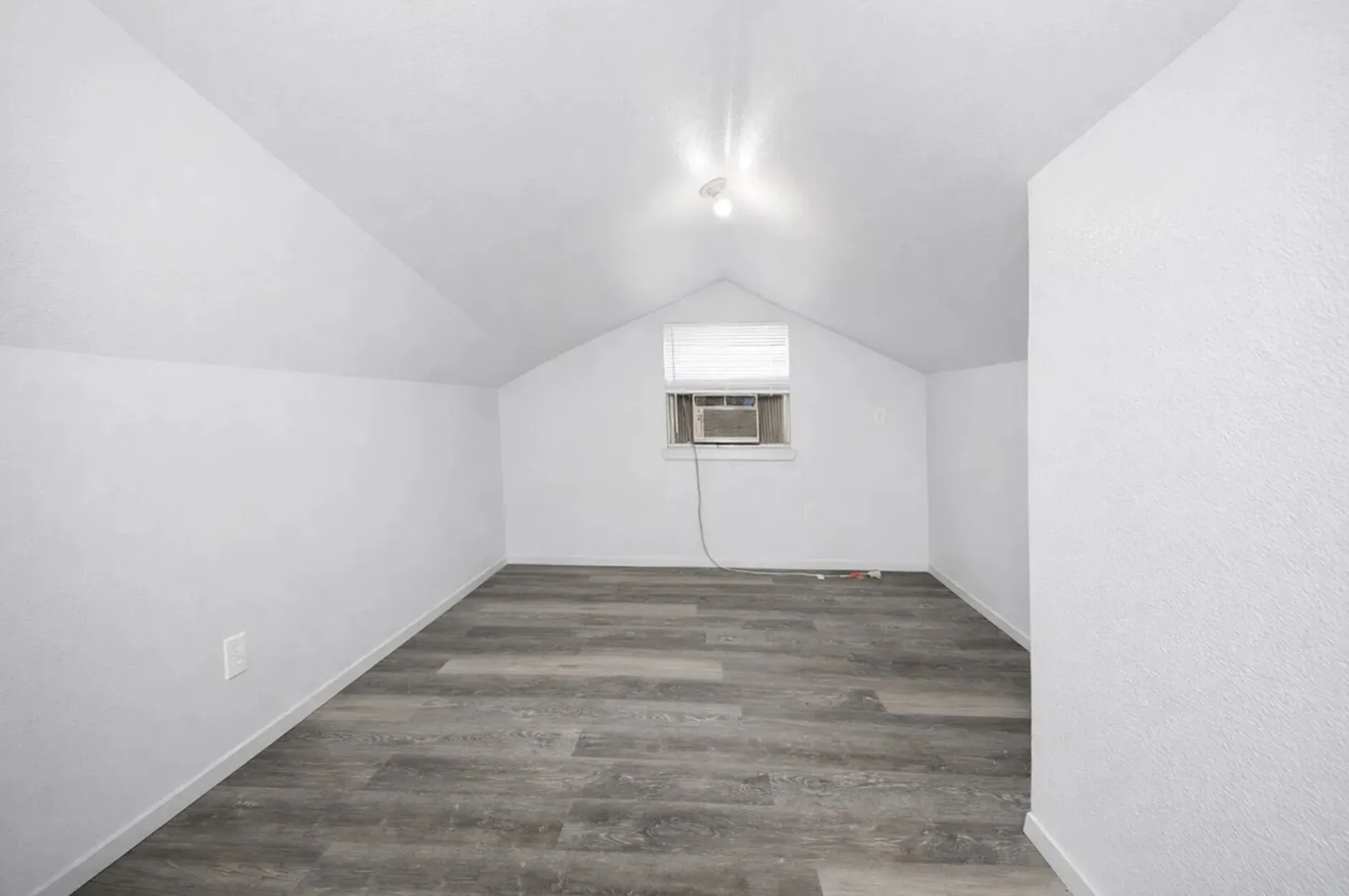 Single Family Residence For Sale in Tarrant County , 2628 Avenue G, Fort Worth, Texas 76105, 5 Bedroom, 3 Bathroom, Garage spaces, 1,440 Sqft, built in 1925, mls#21406024, Real Estate Agent in Fort Worth, Homes For Sale in Tarrant county, Homes For Sale in Fort Worth, Realtor in Fort Worth Texas, Real Estate Brokerage Independent Realty Texas, Luminita Cordes Realtor
