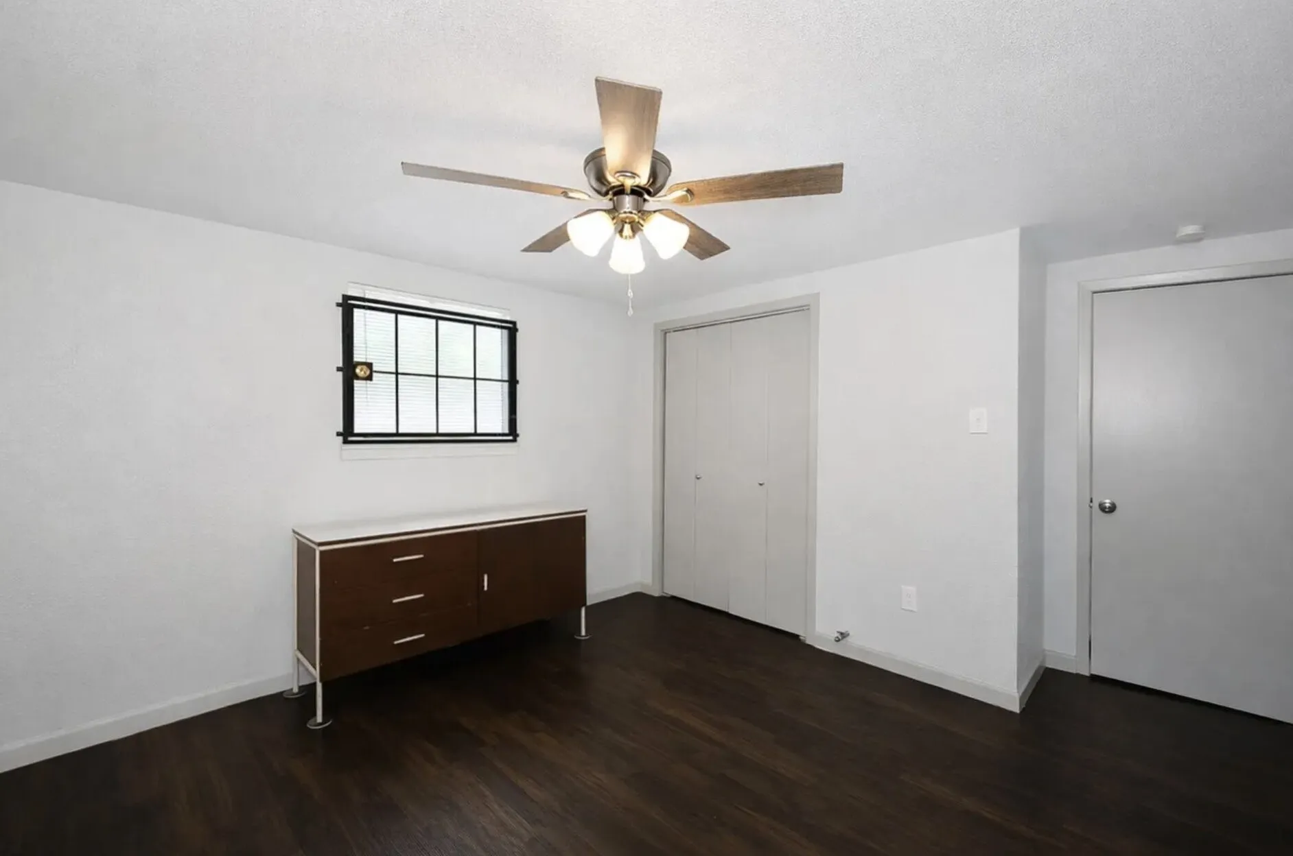 Single Family Residence For Sale in Tarrant County , 2628 Avenue G, Fort Worth, Texas 76105, 5 Bedroom, 3 Bathroom, Garage spaces, 1,440 Sqft, built in 1925, mls#21406024, Real Estate Agent in Fort Worth, Homes For Sale in Tarrant county, Homes For Sale in Fort Worth, Realtor in Fort Worth Texas, Real Estate Brokerage Independent Realty Texas, Luminita Cordes Realtor