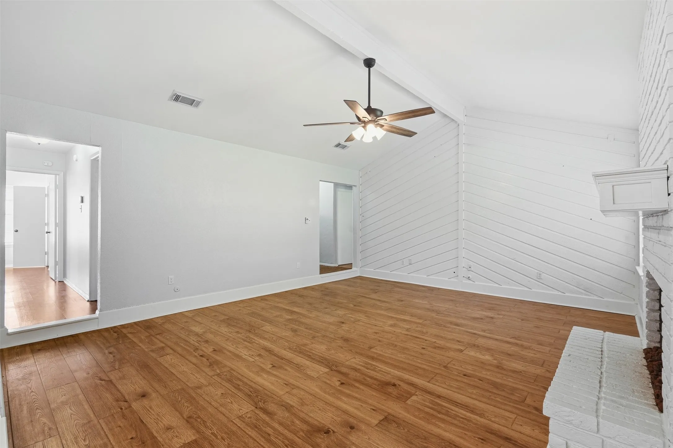 Single Family Residence For Rent in Tarrant County , 5917 Pleasant Hill Drive, Arlington, Texas 76016, 3 Bedroom, 2 Bathroom, 2 Garage spaces, 1,518 Sqft, built in 1979, mls#21406000, Real Estate Agent in Arlington, Homes For Rent in Tarrant county, Homes For Rent in Arlington, Realtor in Arlington Texas, Real Estate Brokerage Independent Realty Texas, Luminita Cordes Realtor