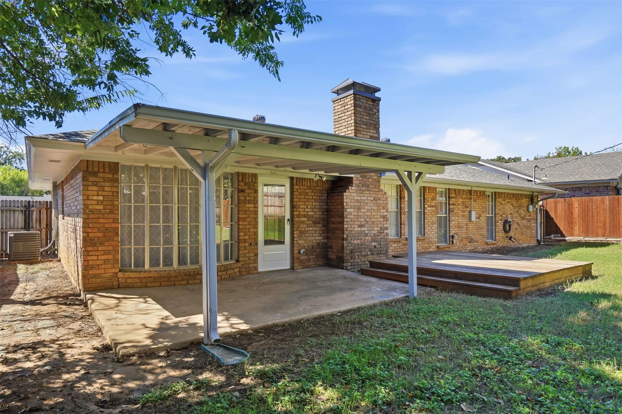 Single Family Residence For Rent in Tarrant County , 5917 Pleasant Hill Drive, Arlington, Texas 76016, 3 Bedroom, 2 Bathroom, 2 Garage spaces, 1,518 Sqft, built in 1979, mls#21406000, Real Estate Agent in Arlington, Homes For Rent in Tarrant county, Homes For Rent in Arlington, Realtor in Arlington Texas, Real Estate Brokerage Independent Realty Texas, Luminita Cordes Realtor