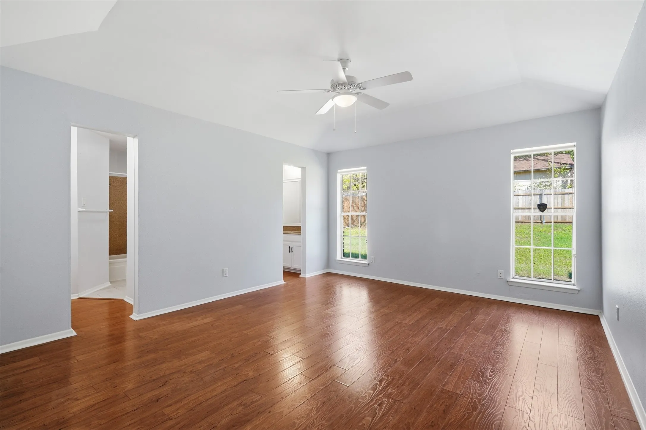Single Family Residence For Rent in Tarrant County , 5917 Pleasant Hill Drive, Arlington, Texas 76016, 3 Bedroom, 2 Bathroom, 2 Garage spaces, 1,518 Sqft, built in 1979, mls#21406000, Real Estate Agent in Arlington, Homes For Rent in Tarrant county, Homes For Rent in Arlington, Realtor in Arlington Texas, Real Estate Brokerage Independent Realty Texas, Luminita Cordes Realtor