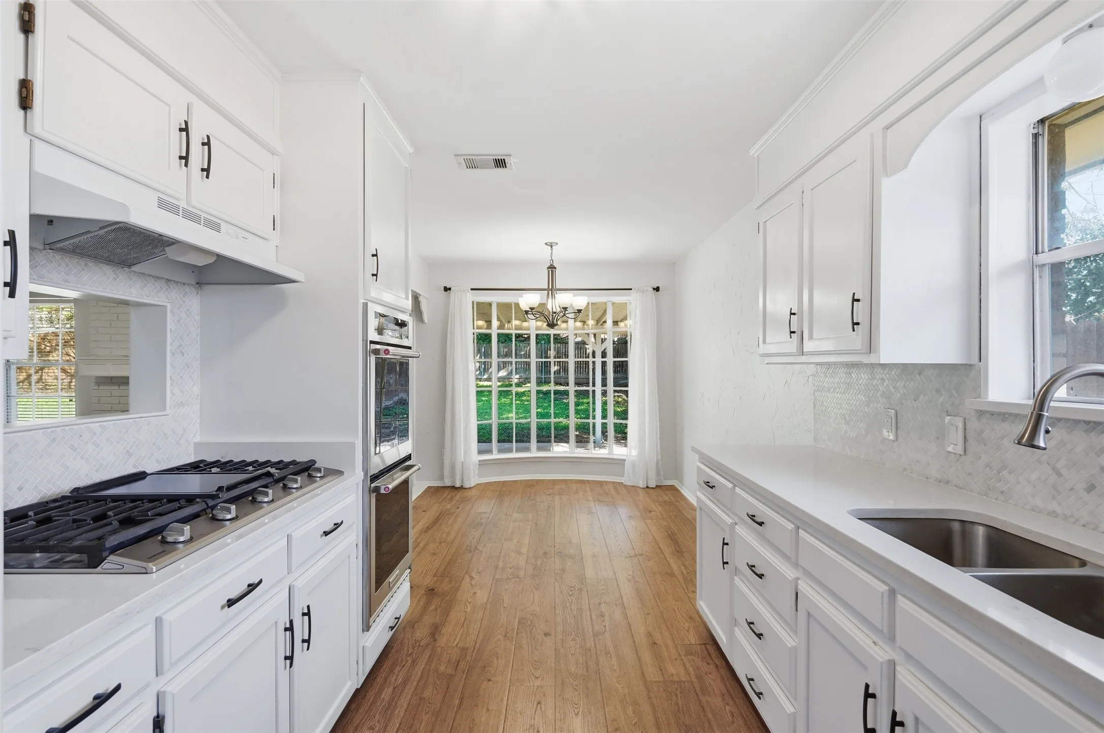 Single Family Residence For Rent in Tarrant County , 5917 Pleasant Hill Drive, Arlington, Texas 76016, 3 Bedroom, 2 Bathroom, 2 Garage spaces, 1,518 Sqft, built in 1979, mls#21406000, Real Estate Agent in Arlington, Homes For Rent in Tarrant county, Homes For Rent in Arlington, Realtor in Arlington Texas, Real Estate Brokerage Independent Realty Texas, Luminita Cordes Realtor