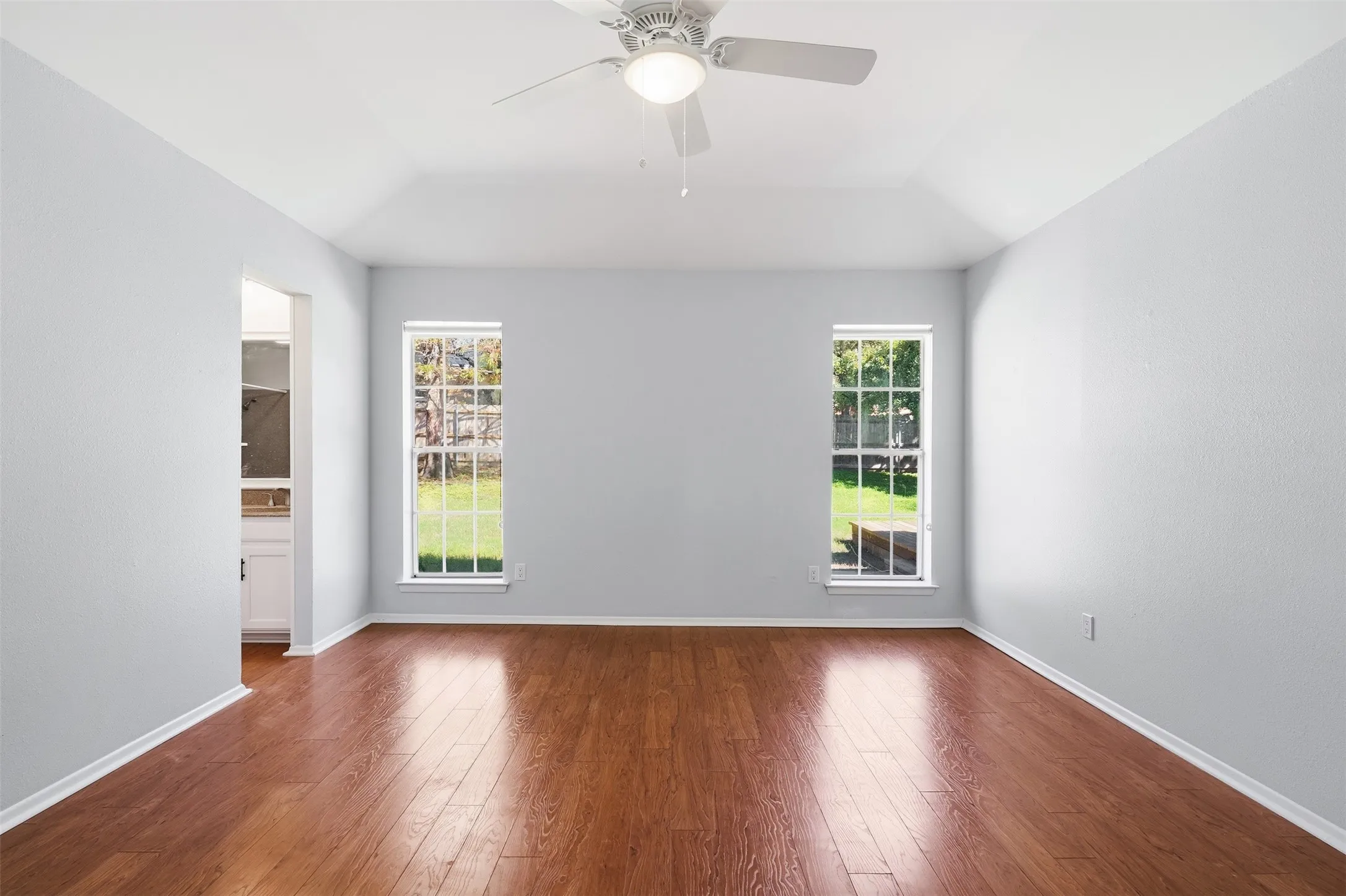 Single Family Residence For Rent in Tarrant County , 5917 Pleasant Hill Drive, Arlington, Texas 76016, 3 Bedroom, 2 Bathroom, 2 Garage spaces, 1,518 Sqft, built in 1979, mls#21406000, Real Estate Agent in Arlington, Homes For Rent in Tarrant county, Homes For Rent in Arlington, Realtor in Arlington Texas, Real Estate Brokerage Independent Realty Texas, Luminita Cordes Realtor