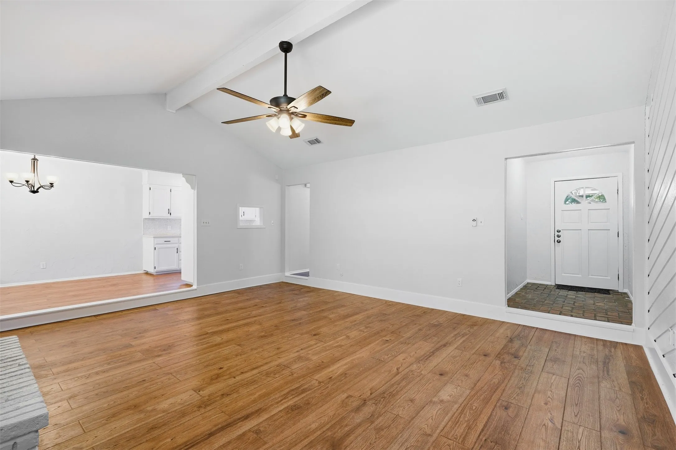 Single Family Residence For Rent in Tarrant County , 5917 Pleasant Hill Drive, Arlington, Texas 76016, 3 Bedroom, 2 Bathroom, 2 Garage spaces, 1,518 Sqft, built in 1979, mls#21406000, Real Estate Agent in Arlington, Homes For Rent in Tarrant county, Homes For Rent in Arlington, Realtor in Arlington Texas, Real Estate Brokerage Independent Realty Texas, Luminita Cordes Realtor