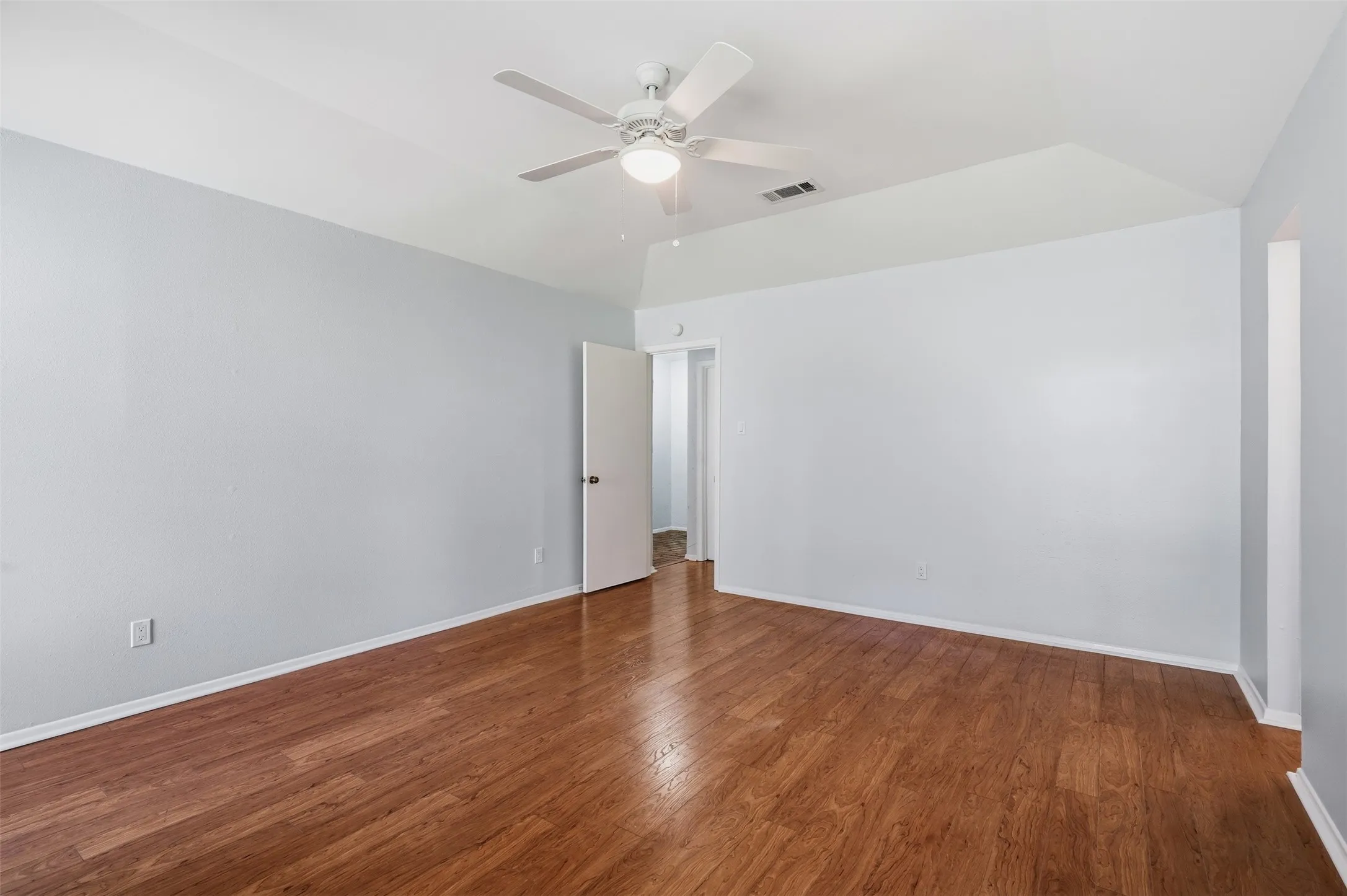 Single Family Residence For Rent in Tarrant County , 5917 Pleasant Hill Drive, Arlington, Texas 76016, 3 Bedroom, 2 Bathroom, 2 Garage spaces, 1,518 Sqft, built in 1979, mls#21406000, Real Estate Agent in Arlington, Homes For Rent in Tarrant county, Homes For Rent in Arlington, Realtor in Arlington Texas, Real Estate Brokerage Independent Realty Texas, Luminita Cordes Realtor