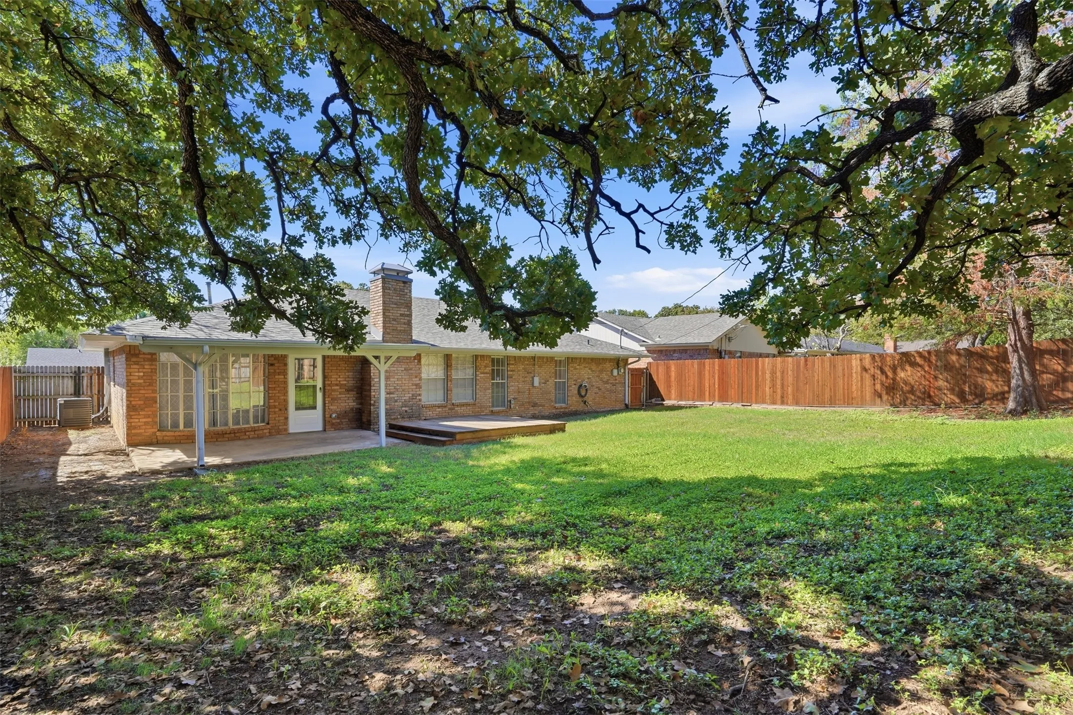 Single Family Residence For Rent in Tarrant County , 5917 Pleasant Hill Drive, Arlington, Texas 76016, 3 Bedroom, 2 Bathroom, 2 Garage spaces, 1,518 Sqft, built in 1979, mls#21406000, Real Estate Agent in Arlington, Homes For Rent in Tarrant county, Homes For Rent in Arlington, Realtor in Arlington Texas, Real Estate Brokerage Independent Realty Texas, Luminita Cordes Realtor