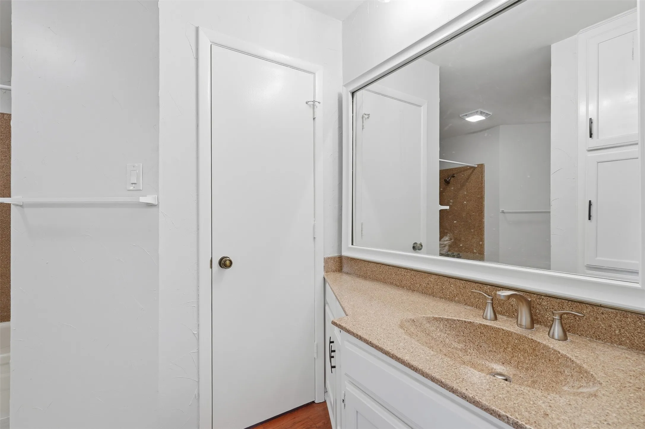 Single Family Residence For Rent in Tarrant County , 5917 Pleasant Hill Drive, Arlington, Texas 76016, 3 Bedroom, 2 Bathroom, 2 Garage spaces, 1,518 Sqft, built in 1979, mls#21406000, Real Estate Agent in Arlington, Homes For Rent in Tarrant county, Homes For Rent in Arlington, Realtor in Arlington Texas, Real Estate Brokerage Independent Realty Texas, Luminita Cordes Realtor