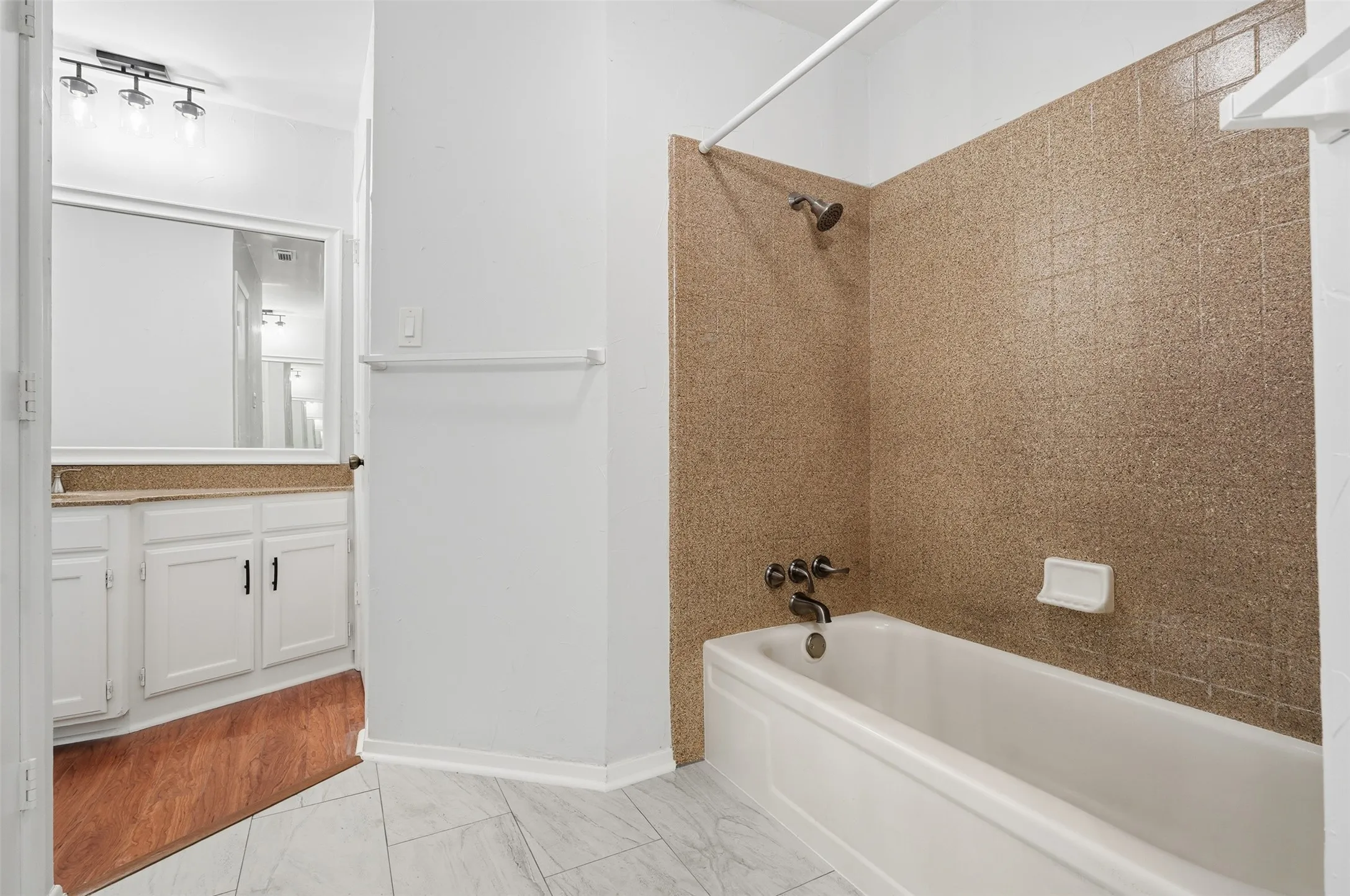 Single Family Residence For Rent in Tarrant County , 5917 Pleasant Hill Drive, Arlington, Texas 76016, 3 Bedroom, 2 Bathroom, 2 Garage spaces, 1,518 Sqft, built in 1979, mls#21406000, Real Estate Agent in Arlington, Homes For Rent in Tarrant county, Homes For Rent in Arlington, Realtor in Arlington Texas, Real Estate Brokerage Independent Realty Texas, Luminita Cordes Realtor