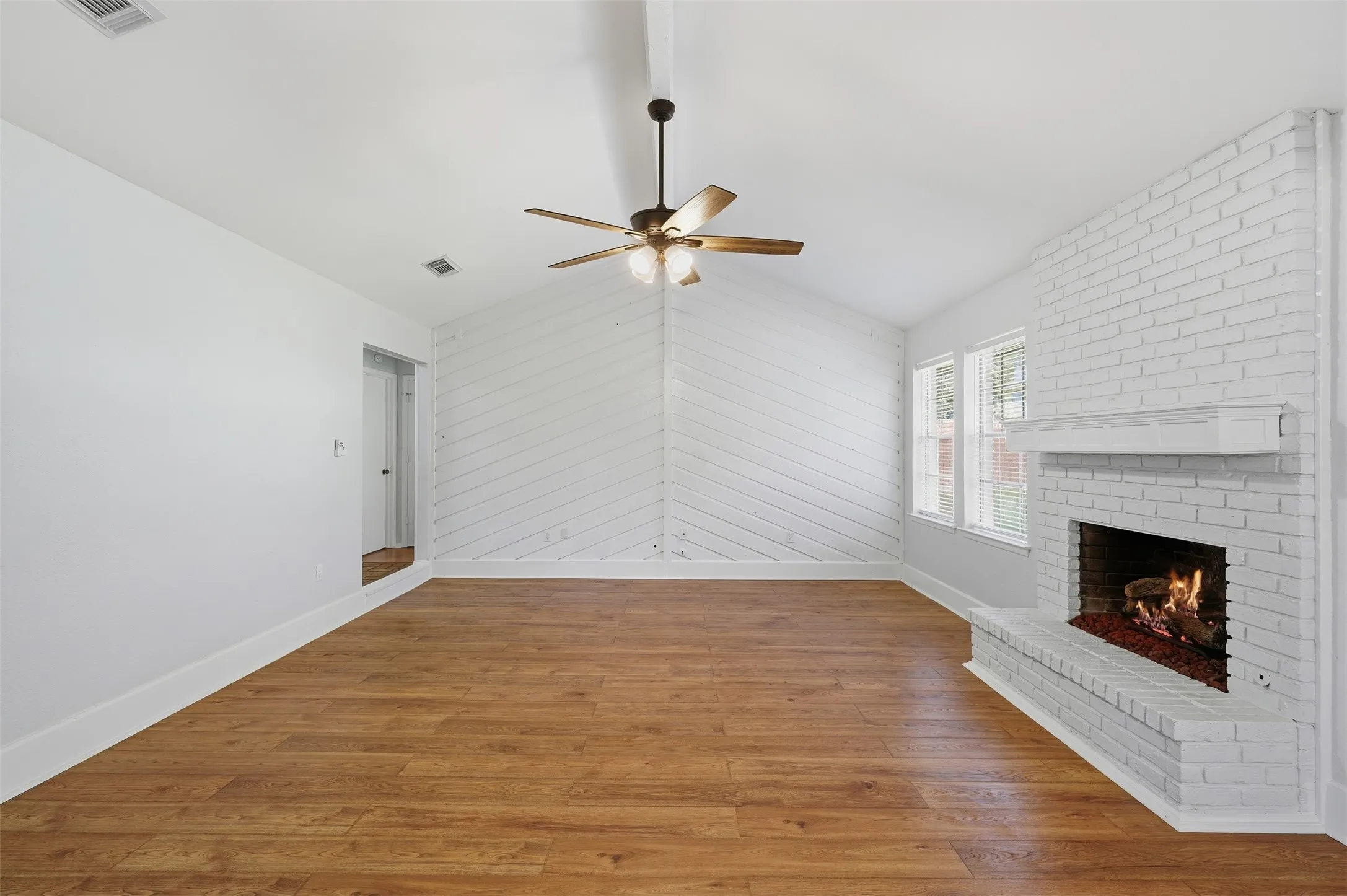 Single Family Residence For Rent in Tarrant County , 5917 Pleasant Hill Drive, Arlington, Texas 76016, 3 Bedroom, 2 Bathroom, 2 Garage spaces, 1,518 Sqft, built in 1979, mls#21406000, Real Estate Agent in Arlington, Homes For Rent in Tarrant county, Homes For Rent in Arlington, Realtor in Arlington Texas, Real Estate Brokerage Independent Realty Texas, Luminita Cordes Realtor