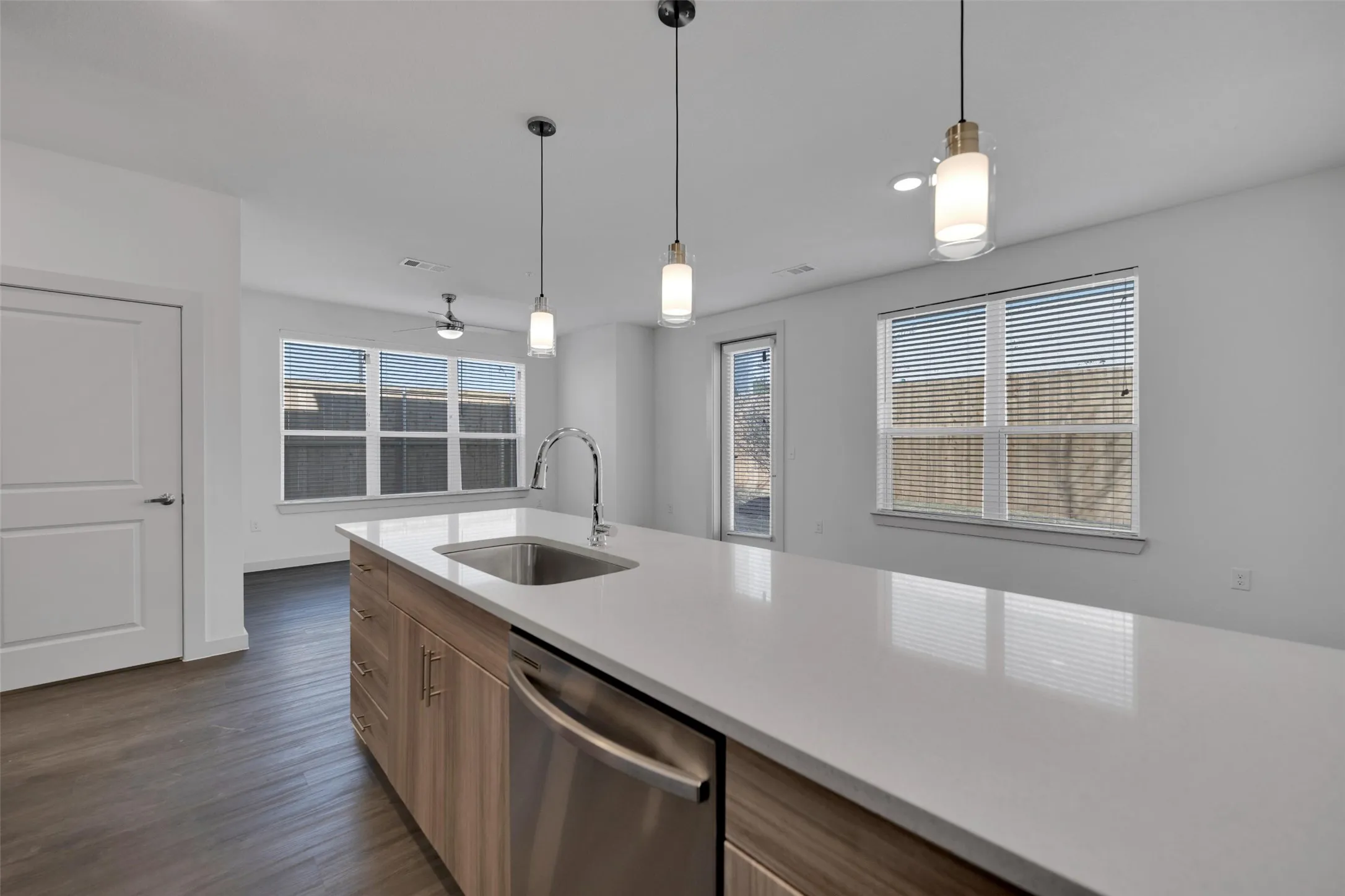 Townhouse For Rent in Dallas County , 10030 Garland Road 1401, Dallas, Texas 75218, 2 Bedroom, 2 Bathroom, Garage spaces, 1,305 Sqft, built in 2023, mls#21406034, Real Estate Agent in Dallas, Homes For Rent in Dallas county, Homes For Rent in Dallas, Realtor in Dallas Texas, Real Estate Brokerage Independent Realty Texas, Luminita Cordes Realtor