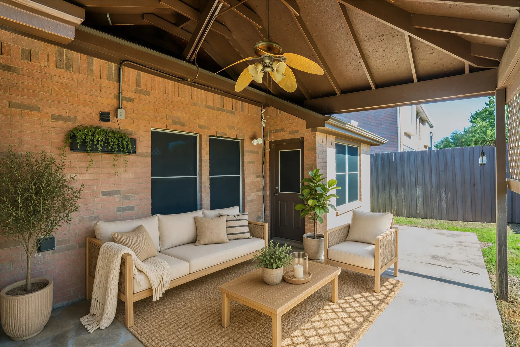 Single Family Residence For Rent in Denton County , 228 Flatwood Drive, Little Elm, Texas 75068, 3 Bedroom, 2 Bathroom, 2 Garage spaces, 1,581 Sqft, built in 2006, mls#21404795, Real Estate Agent in Little Elm, Homes For Rent in Denton county, Homes For Rent in Little Elm, Realtor in Little Elm Texas, Real Estate Brokerage Independent Realty Texas, Luminita Cordes Realtor