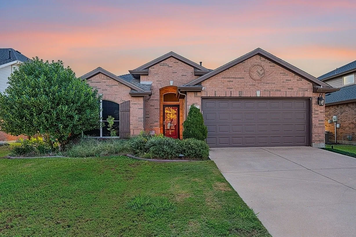 Single Family Residence For Rent in Denton County , 228 Flatwood Drive, Little Elm, Texas 75068, 3 Bedroom, 2 Bathroom, 2 Garage spaces, 1,581 Sqft, built in 2006, mls#21404795, Real Estate Agent in Little Elm, Homes For Rent in Denton county, Homes For Rent in Little Elm, Realtor in Little Elm Texas, Real Estate Brokerage Independent Realty Texas, Luminita Cordes Realtor