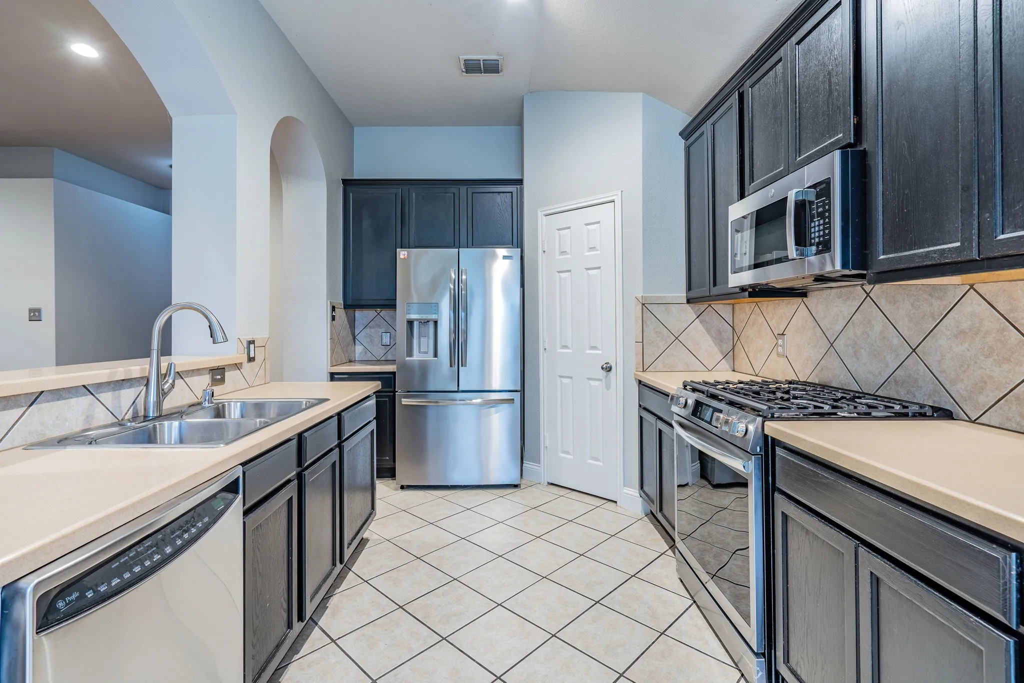 Single Family Residence For Rent in Denton County , 228 Flatwood Drive, Little Elm, Texas 75068, 3 Bedroom, 2 Bathroom, 2 Garage spaces, 1,581 Sqft, built in 2006, mls#21404795, Real Estate Agent in Little Elm, Homes For Rent in Denton county, Homes For Rent in Little Elm, Realtor in Little Elm Texas, Real Estate Brokerage Independent Realty Texas, Luminita Cordes Realtor