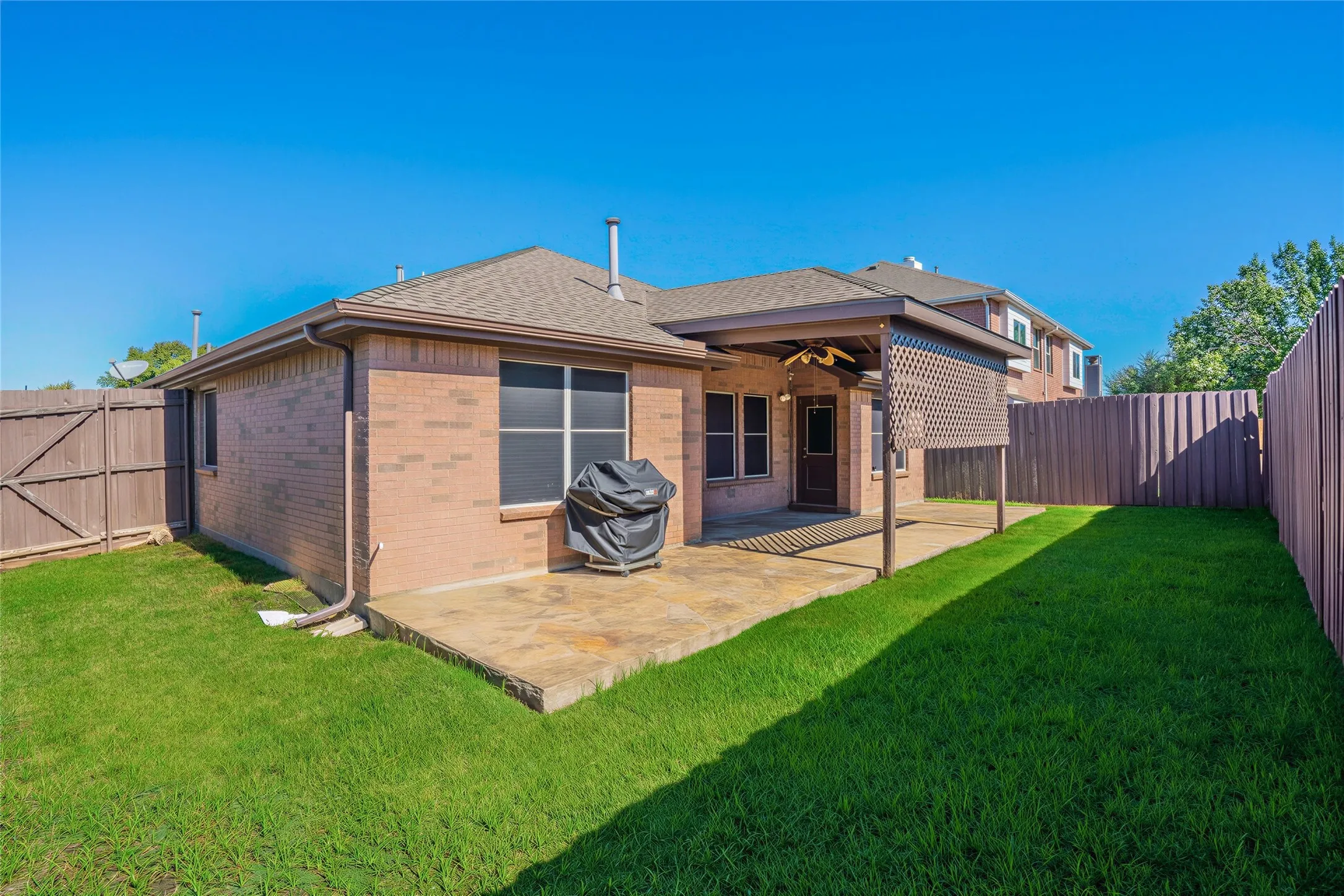 Single Family Residence For Rent in Denton County , 228 Flatwood Drive, Little Elm, Texas 75068, 3 Bedroom, 2 Bathroom, 2 Garage spaces, 1,581 Sqft, built in 2006, mls#21404795, Real Estate Agent in Little Elm, Homes For Rent in Denton county, Homes For Rent in Little Elm, Realtor in Little Elm Texas, Real Estate Brokerage Independent Realty Texas, Luminita Cordes Realtor