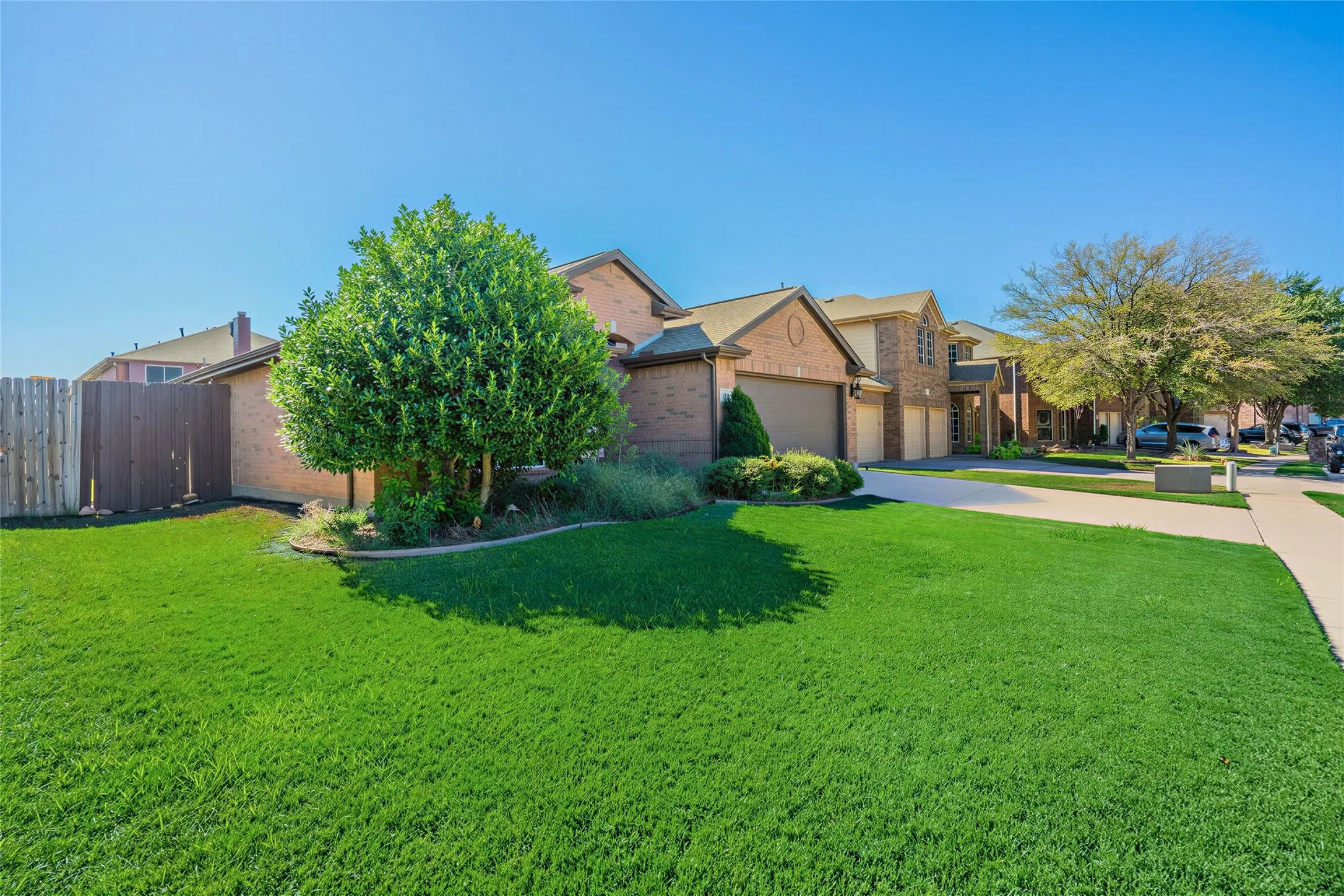 Single Family Residence For Rent in Denton County , 228 Flatwood Drive, Little Elm, Texas 75068, 3 Bedroom, 2 Bathroom, 2 Garage spaces, 1,581 Sqft, built in 2006, mls#21404795, Real Estate Agent in Little Elm, Homes For Rent in Denton county, Homes For Rent in Little Elm, Realtor in Little Elm Texas, Real Estate Brokerage Independent Realty Texas, Luminita Cordes Realtor