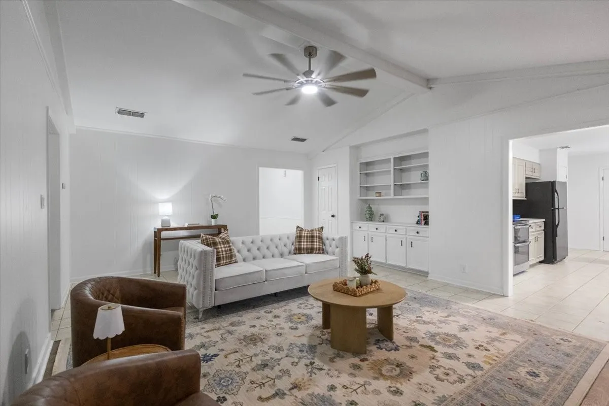 Single Family Residence For Sale in Smith County , 3619 Leaning Oaks, Flint, Texas 75962, 3 Bedroom, 2 Bathroom, 2 Garage spaces, 1,961 Sqft, built in 1983, mls#21405971, Real Estate Agent in Flint, Homes For Sale in Smith county, Homes For Sale in Flint, Realtor in Flint Texas, Real Estate Brokerage Independent Realty Texas, Luminita Cordes Realtor
