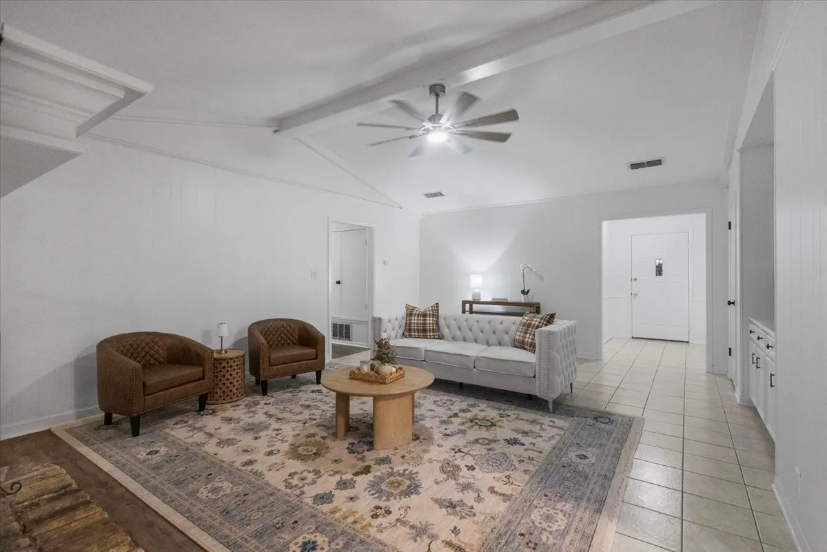 Single Family Residence For Sale in Smith County , 3619 Leaning Oaks, Flint, Texas 75962, 3 Bedroom, 2 Bathroom, 2 Garage spaces, 1,961 Sqft, built in 1983, mls#21405971, Real Estate Agent in Flint, Homes For Sale in Smith county, Homes For Sale in Flint, Realtor in Flint Texas, Real Estate Brokerage Independent Realty Texas, Luminita Cordes Realtor