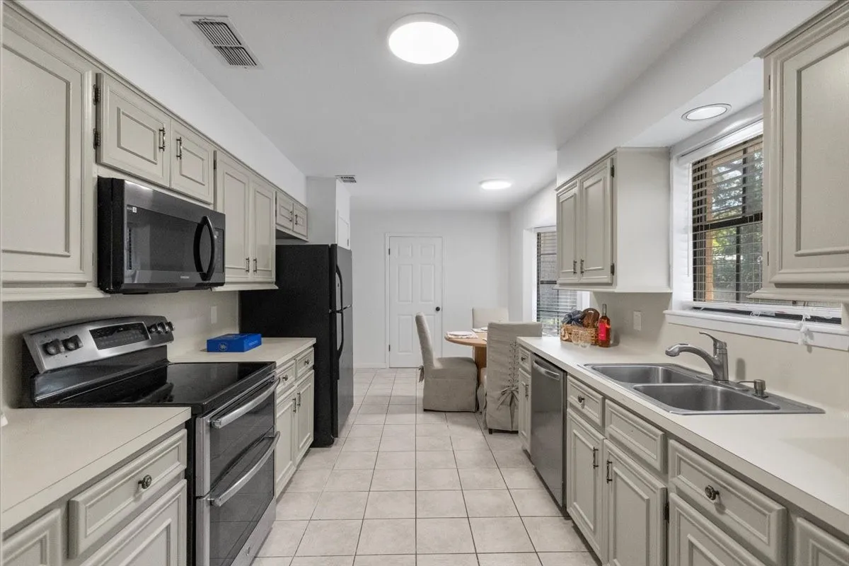 Single Family Residence For Sale in Smith County , 3619 Leaning Oaks, Flint, Texas 75962, 3 Bedroom, 2 Bathroom, 2 Garage spaces, 1,961 Sqft, built in 1983, mls#21405971, Real Estate Agent in Flint, Homes For Sale in Smith county, Homes For Sale in Flint, Realtor in Flint Texas, Real Estate Brokerage Independent Realty Texas, Luminita Cordes Realtor