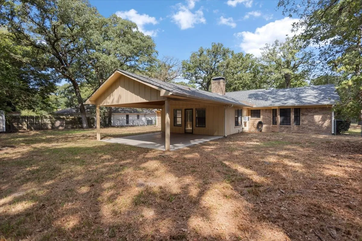 Single Family Residence For Sale in Smith County , 3619 Leaning Oaks, Flint, Texas 75962, 3 Bedroom, 2 Bathroom, 2 Garage spaces, 1,961 Sqft, built in 1983, mls#21405971, Real Estate Agent in Flint, Homes For Sale in Smith county, Homes For Sale in Flint, Realtor in Flint Texas, Real Estate Brokerage Independent Realty Texas, Luminita Cordes Realtor