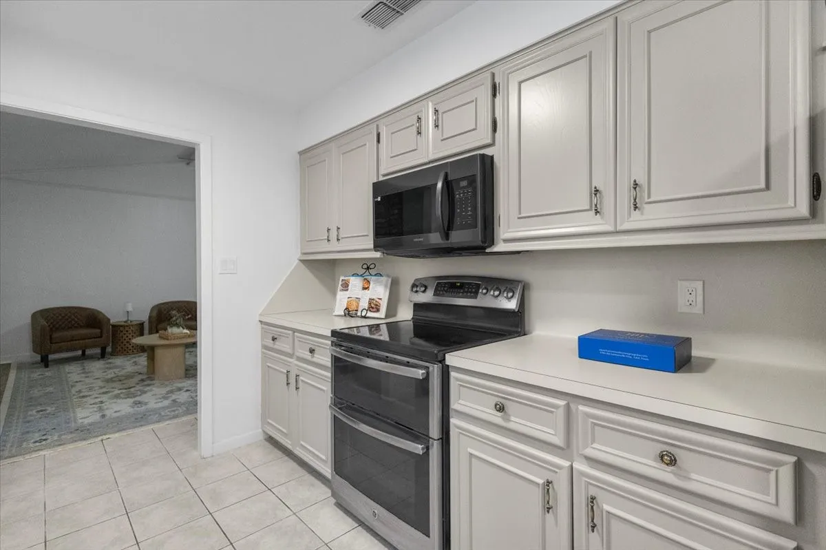 Single Family Residence For Sale in Smith County , 3619 Leaning Oaks, Flint, Texas 75962, 3 Bedroom, 2 Bathroom, 2 Garage spaces, 1,961 Sqft, built in 1983, mls#21405971, Real Estate Agent in Flint, Homes For Sale in Smith county, Homes For Sale in Flint, Realtor in Flint Texas, Real Estate Brokerage Independent Realty Texas, Luminita Cordes Realtor
