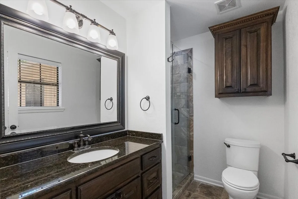 Single Family Residence For Sale in Smith County , 3619 Leaning Oaks, Flint, Texas 75962, 3 Bedroom, 2 Bathroom, 2 Garage spaces, 1,961 Sqft, built in 1983, mls#21405971, Real Estate Agent in Flint, Homes For Sale in Smith county, Homes For Sale in Flint, Realtor in Flint Texas, Real Estate Brokerage Independent Realty Texas, Luminita Cordes Realtor