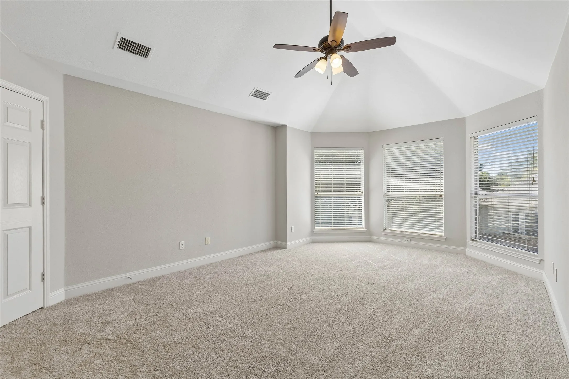Single Family Residence For Sale in Collin County , 5421 Pebble Court, Mc Kinney, Texas 75072, 4 Bedroom, 4 Bathroom, 2 Garage spaces, 2,279 Sqft, built in 1998, mls#21405972, Real Estate Agent in Mc Kinney, Homes For Sale in Collin county, Homes For Sale in Mc Kinney, Realtor in Mc Kinney Texas, Real Estate Brokerage Independent Realty Texas, Luminita Cordes Realtor