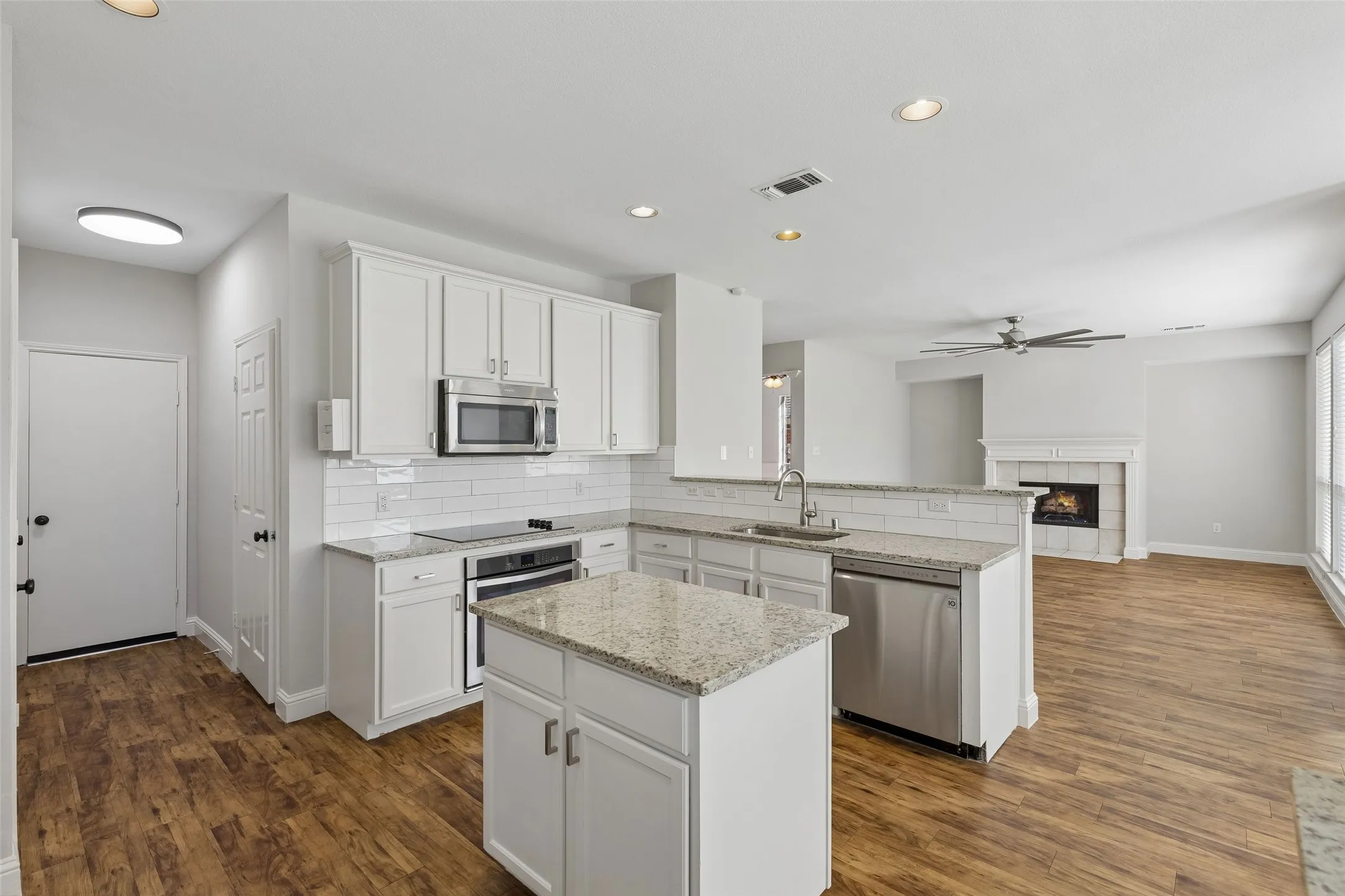 Single Family Residence For Sale in Collin County , 5421 Pebble Court, Mc Kinney, Texas 75072, 4 Bedroom, 4 Bathroom, 2 Garage spaces, 2,279 Sqft, built in 1998, mls#21405972, Real Estate Agent in Mc Kinney, Homes For Sale in Collin county, Homes For Sale in Mc Kinney, Realtor in Mc Kinney Texas, Real Estate Brokerage Independent Realty Texas, Luminita Cordes Realtor