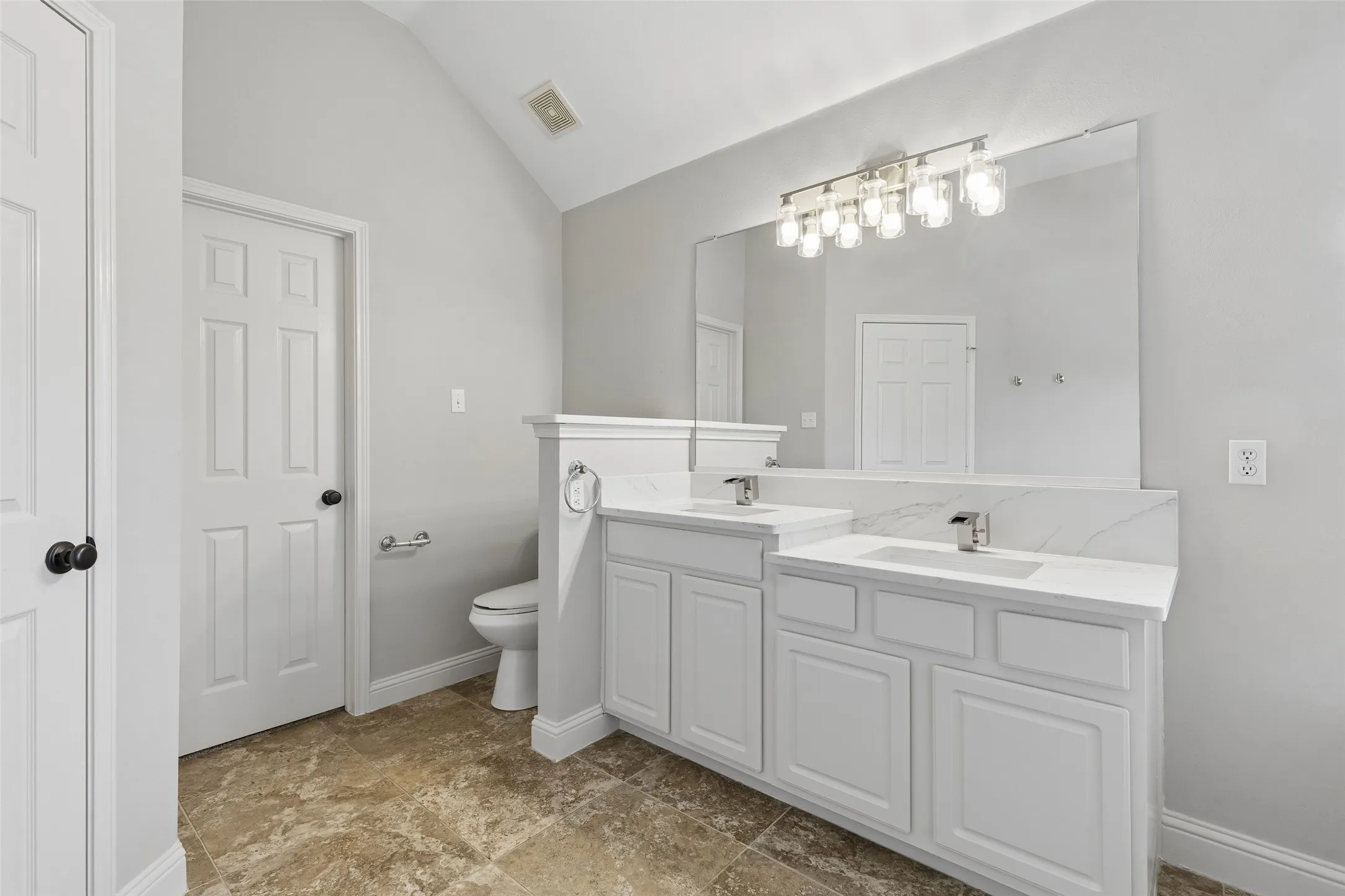 Single Family Residence For Sale in Collin County , 5421 Pebble Court, Mc Kinney, Texas 75072, 4 Bedroom, 4 Bathroom, 2 Garage spaces, 2,279 Sqft, built in 1998, mls#21405972, Real Estate Agent in Mc Kinney, Homes For Sale in Collin county, Homes For Sale in Mc Kinney, Realtor in Mc Kinney Texas, Real Estate Brokerage Independent Realty Texas, Luminita Cordes Realtor