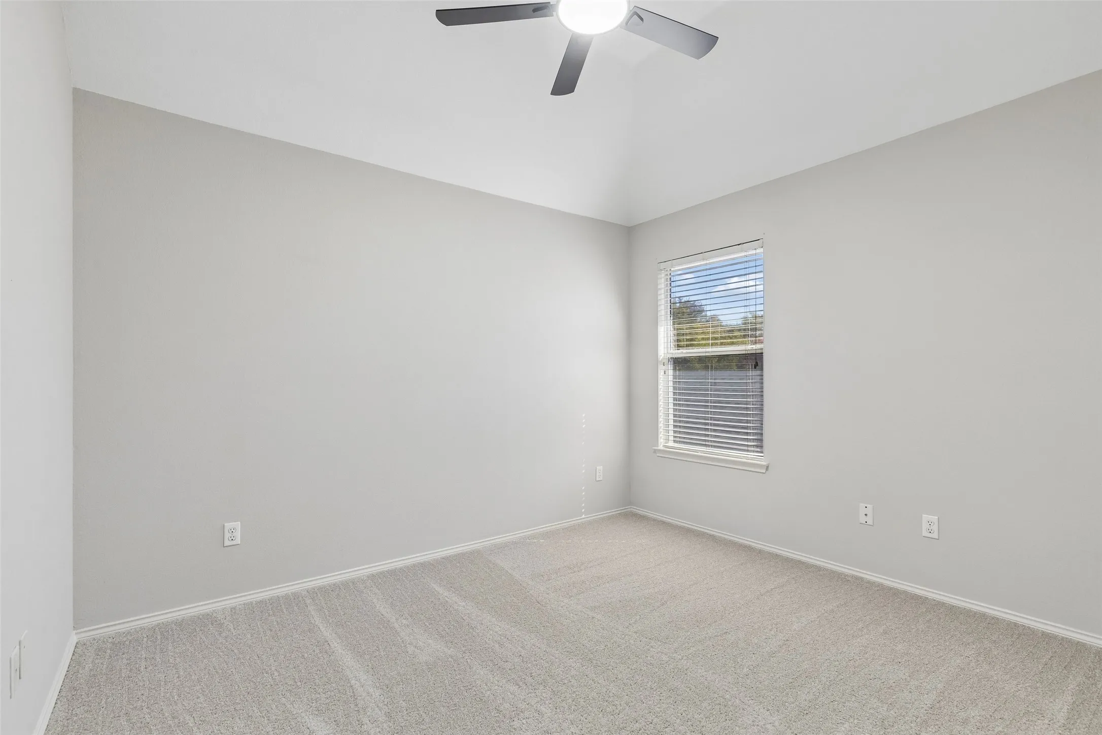 Single Family Residence For Sale in Collin County , 5421 Pebble Court, Mc Kinney, Texas 75072, 4 Bedroom, 4 Bathroom, 2 Garage spaces, 2,279 Sqft, built in 1998, mls#21405972, Real Estate Agent in Mc Kinney, Homes For Sale in Collin county, Homes For Sale in Mc Kinney, Realtor in Mc Kinney Texas, Real Estate Brokerage Independent Realty Texas, Luminita Cordes Realtor
