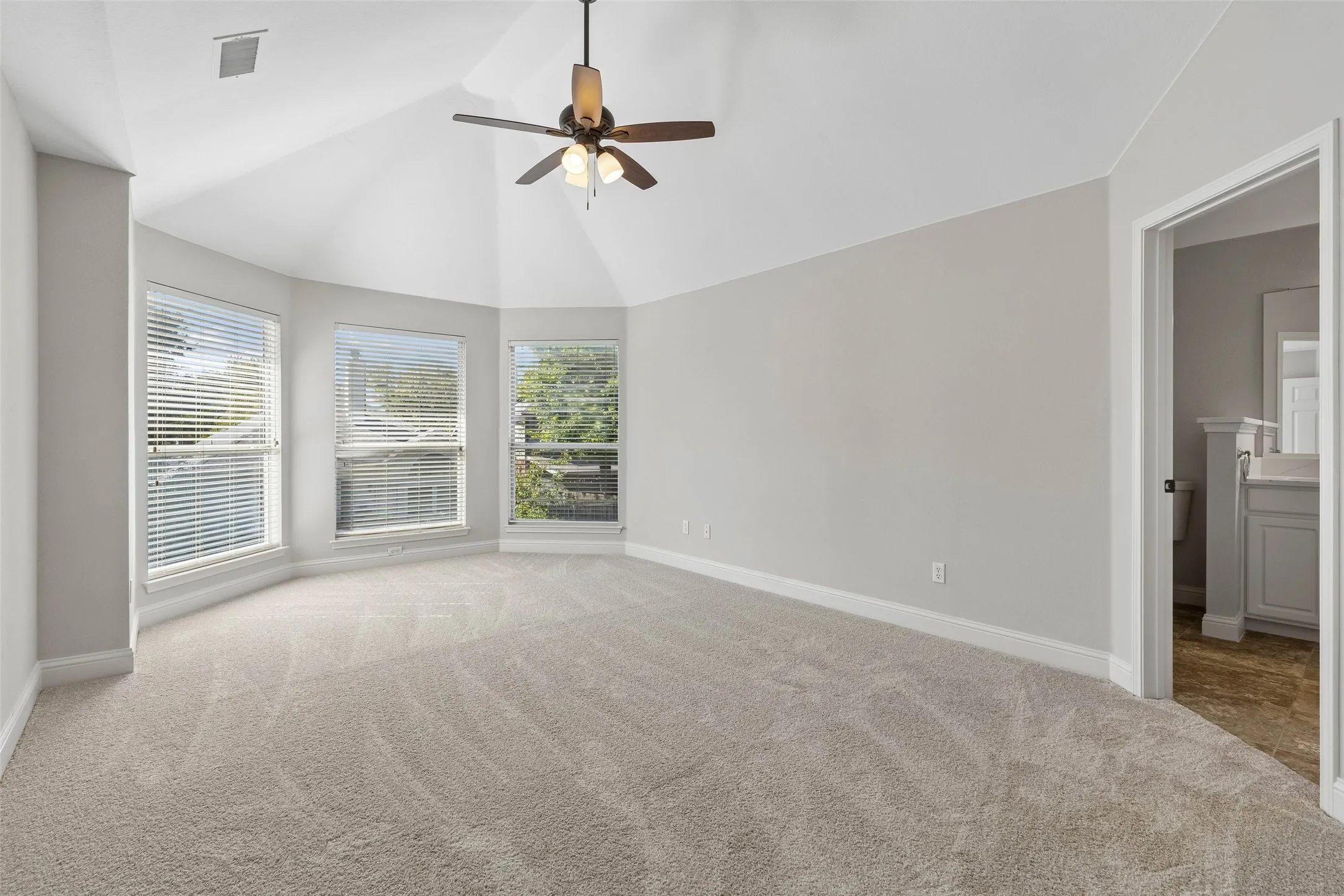 Single Family Residence For Sale in Collin County , 5421 Pebble Court, Mc Kinney, Texas 75072, 4 Bedroom, 4 Bathroom, 2 Garage spaces, 2,279 Sqft, built in 1998, mls#21405972, Real Estate Agent in Mc Kinney, Homes For Sale in Collin county, Homes For Sale in Mc Kinney, Realtor in Mc Kinney Texas, Real Estate Brokerage Independent Realty Texas, Luminita Cordes Realtor
