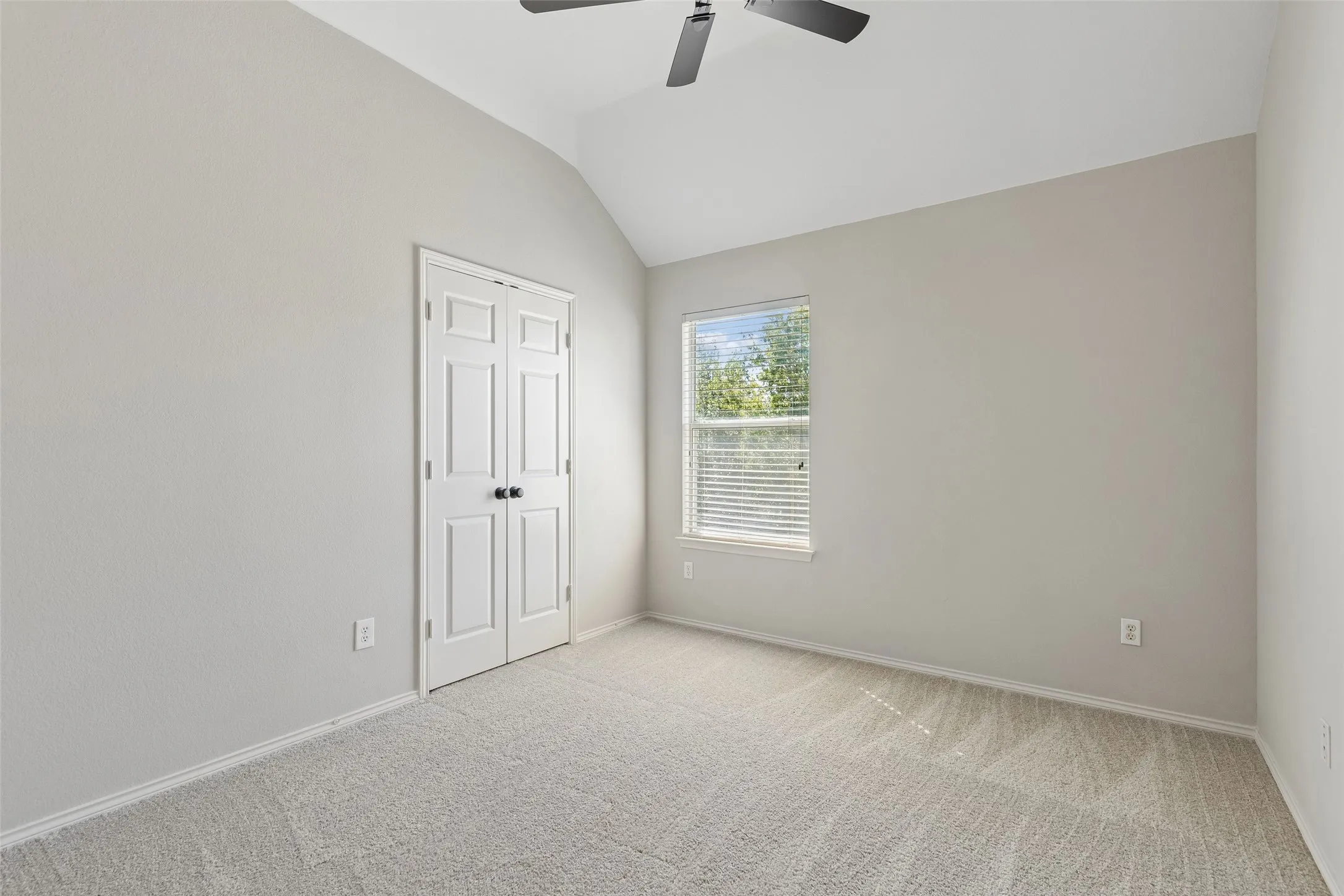 Single Family Residence For Sale in Collin County , 5421 Pebble Court, Mc Kinney, Texas 75072, 4 Bedroom, 4 Bathroom, 2 Garage spaces, 2,279 Sqft, built in 1998, mls#21405972, Real Estate Agent in Mc Kinney, Homes For Sale in Collin county, Homes For Sale in Mc Kinney, Realtor in Mc Kinney Texas, Real Estate Brokerage Independent Realty Texas, Luminita Cordes Realtor