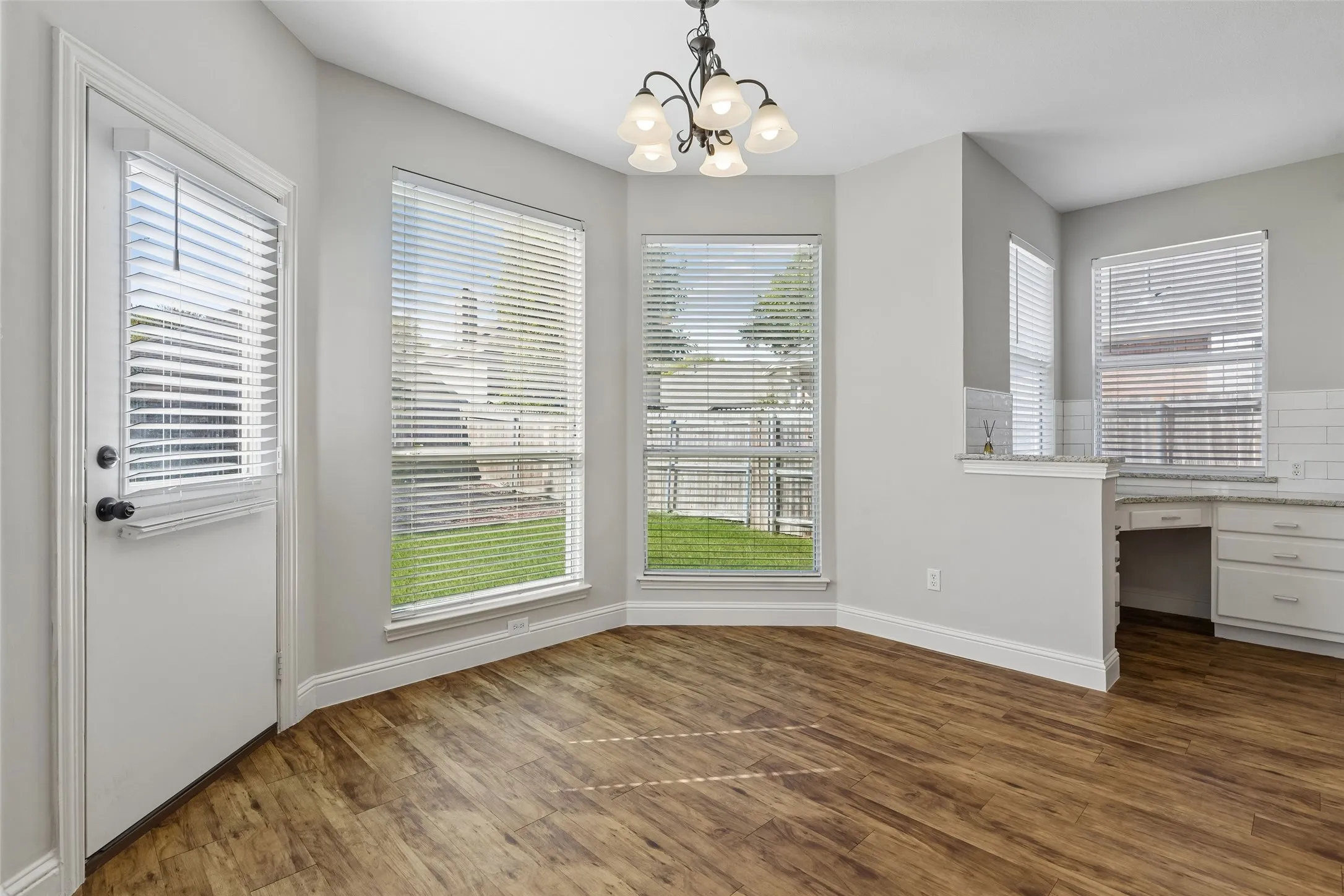 Single Family Residence For Sale in Collin County , 5421 Pebble Court, Mc Kinney, Texas 75072, 4 Bedroom, 4 Bathroom, 2 Garage spaces, 2,279 Sqft, built in 1998, mls#21405972, Real Estate Agent in Mc Kinney, Homes For Sale in Collin county, Homes For Sale in Mc Kinney, Realtor in Mc Kinney Texas, Real Estate Brokerage Independent Realty Texas, Luminita Cordes Realtor