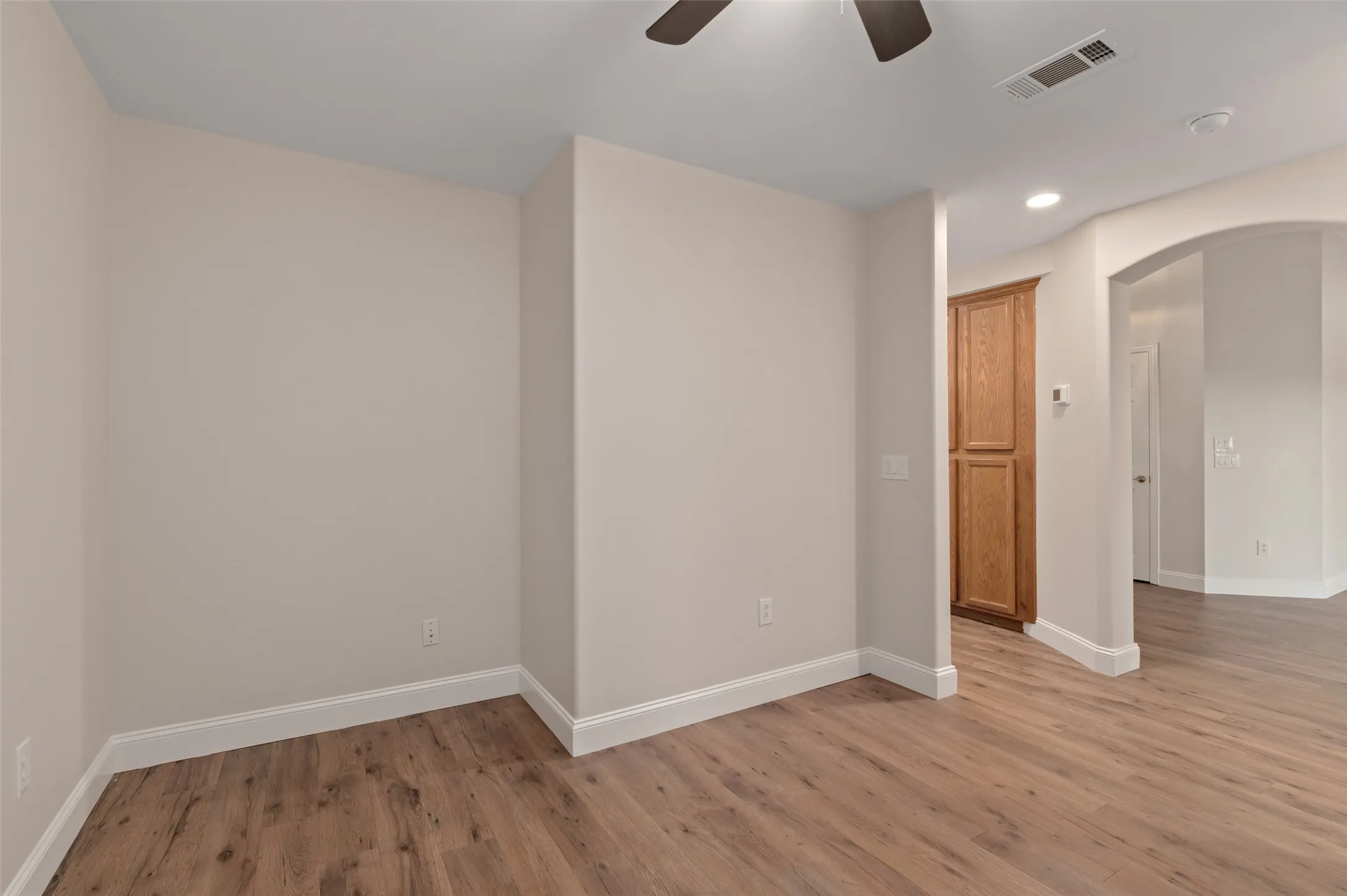 Single Family Residence For Sale in Denton County , 9705 Pinewood Drive, Denton, Texas 76207, 2 Bedroom, 2 Bathroom, 2 Garage spaces, 1,499 Sqft, built in 2001, mls#21406037, Real Estate Agent in Denton, Homes For Sale in Denton county, Homes For Sale in Denton, Realtor in Denton Texas, Real Estate Brokerage Independent Realty Texas, Luminita Cordes Realtor