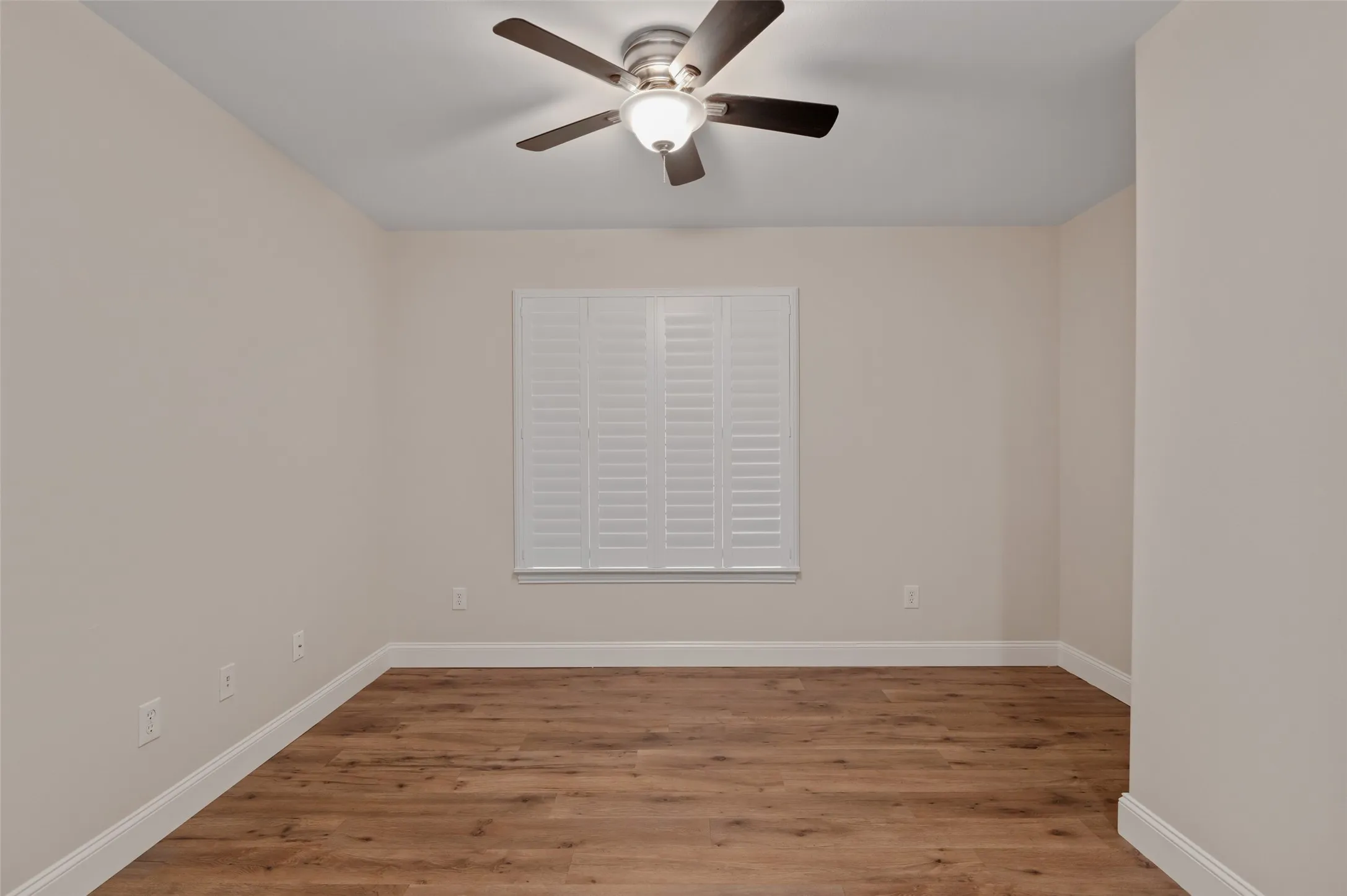 Single Family Residence For Sale in Denton County , 9705 Pinewood Drive, Denton, Texas 76207, 2 Bedroom, 2 Bathroom, 2 Garage spaces, 1,499 Sqft, built in 2001, mls#21406037, Real Estate Agent in Denton, Homes For Sale in Denton county, Homes For Sale in Denton, Realtor in Denton Texas, Real Estate Brokerage Independent Realty Texas, Luminita Cordes Realtor